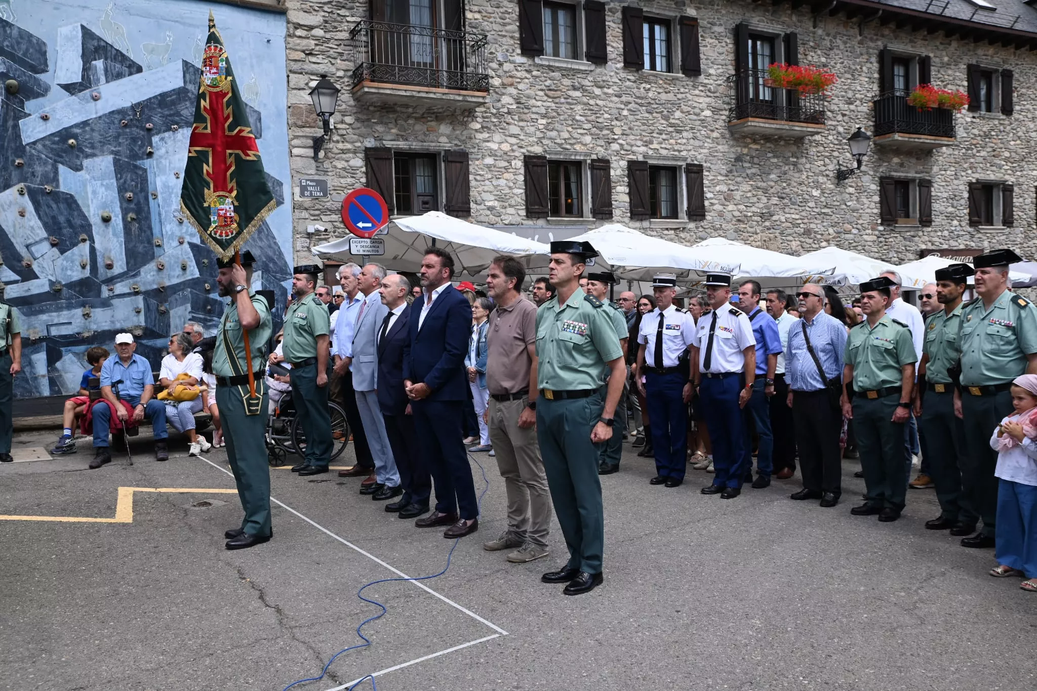 Homenaje a los guardias civiles asesinados por ETA en Sallent de Gállego en el 2000. Fotos Ramón Comet