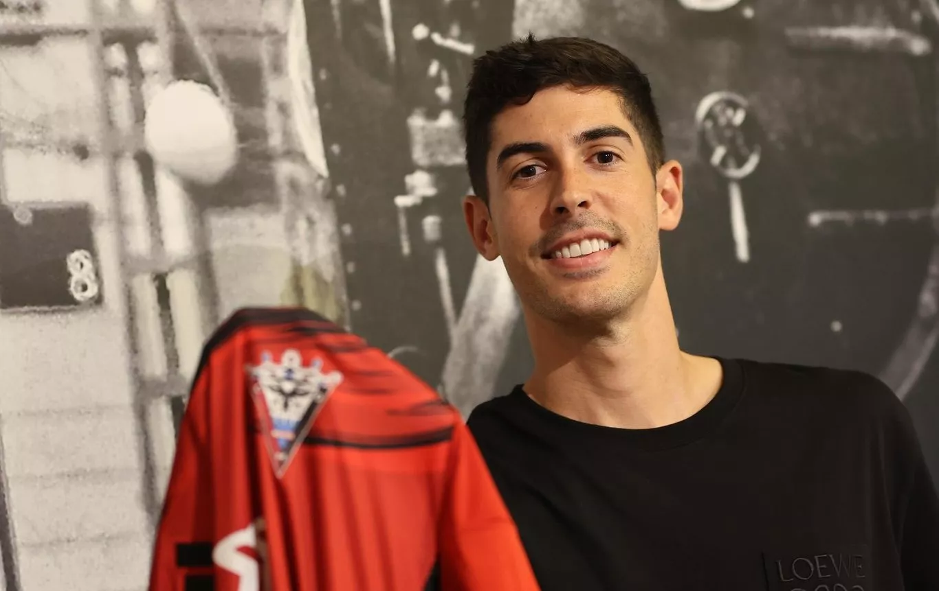 Carlos Fernández, nuevo delantero del Mirandés.