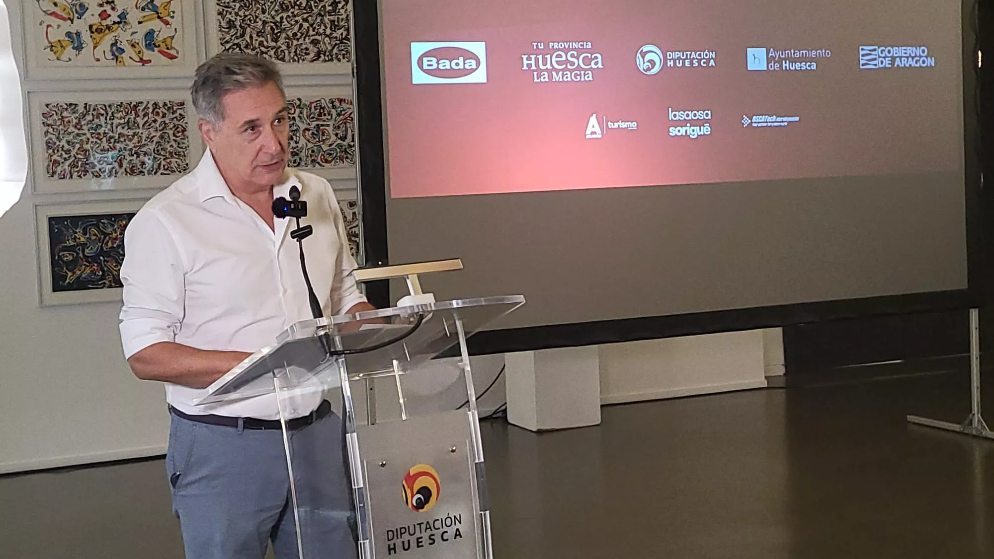 Presentación de la primera equipación de Bada Huesca