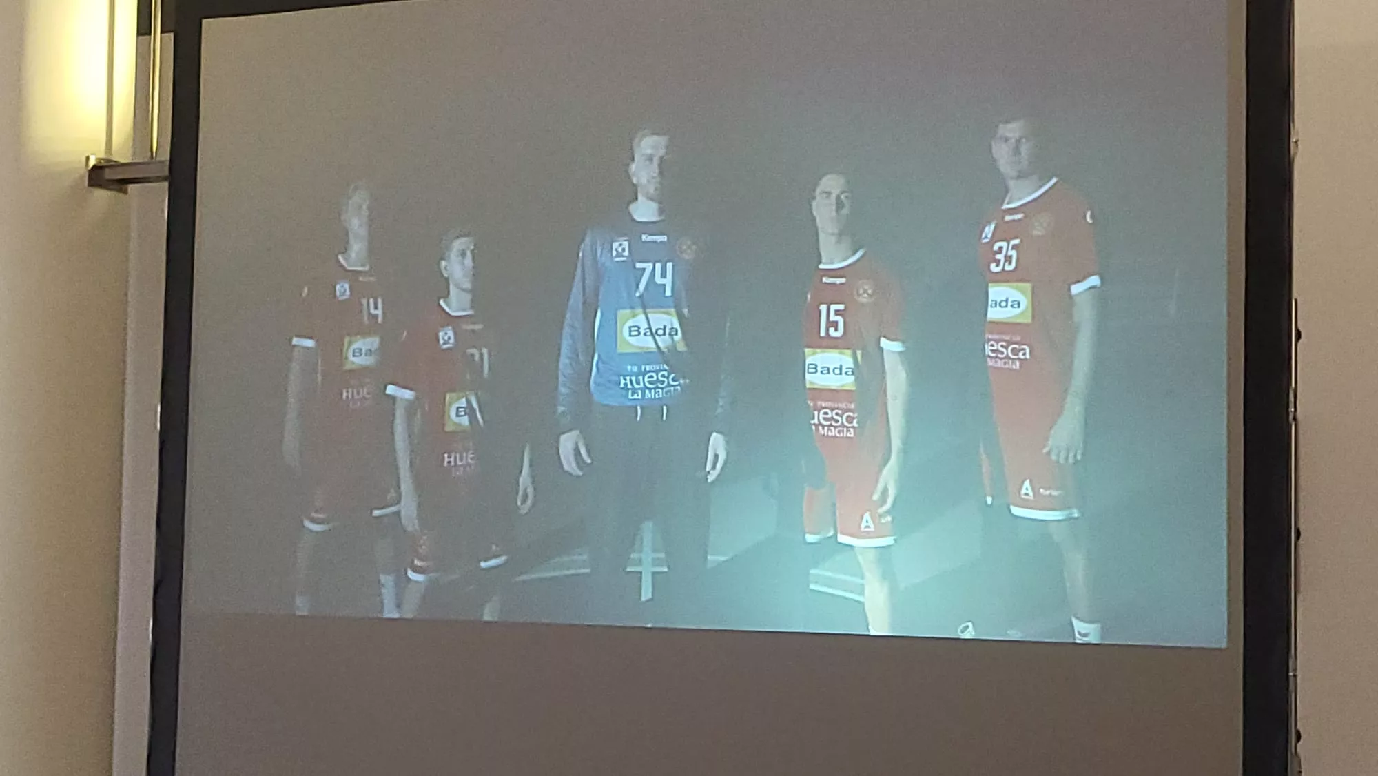 Presentación de la primera equipación de Bada Huesca