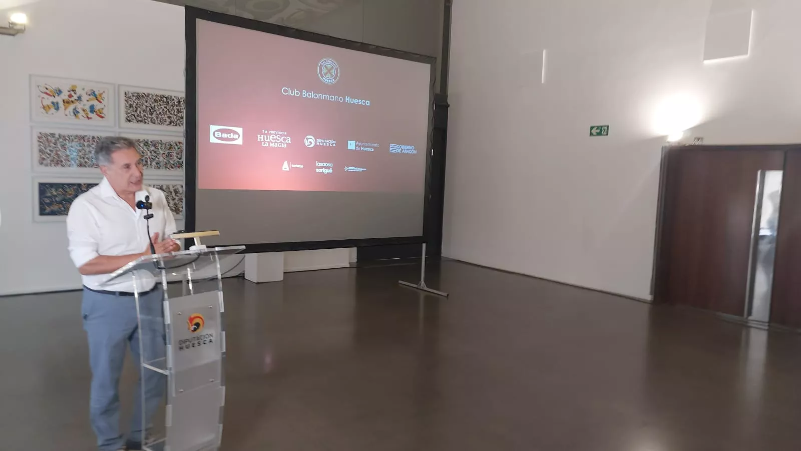 Presentación de la primera equipación de Bada Huesca