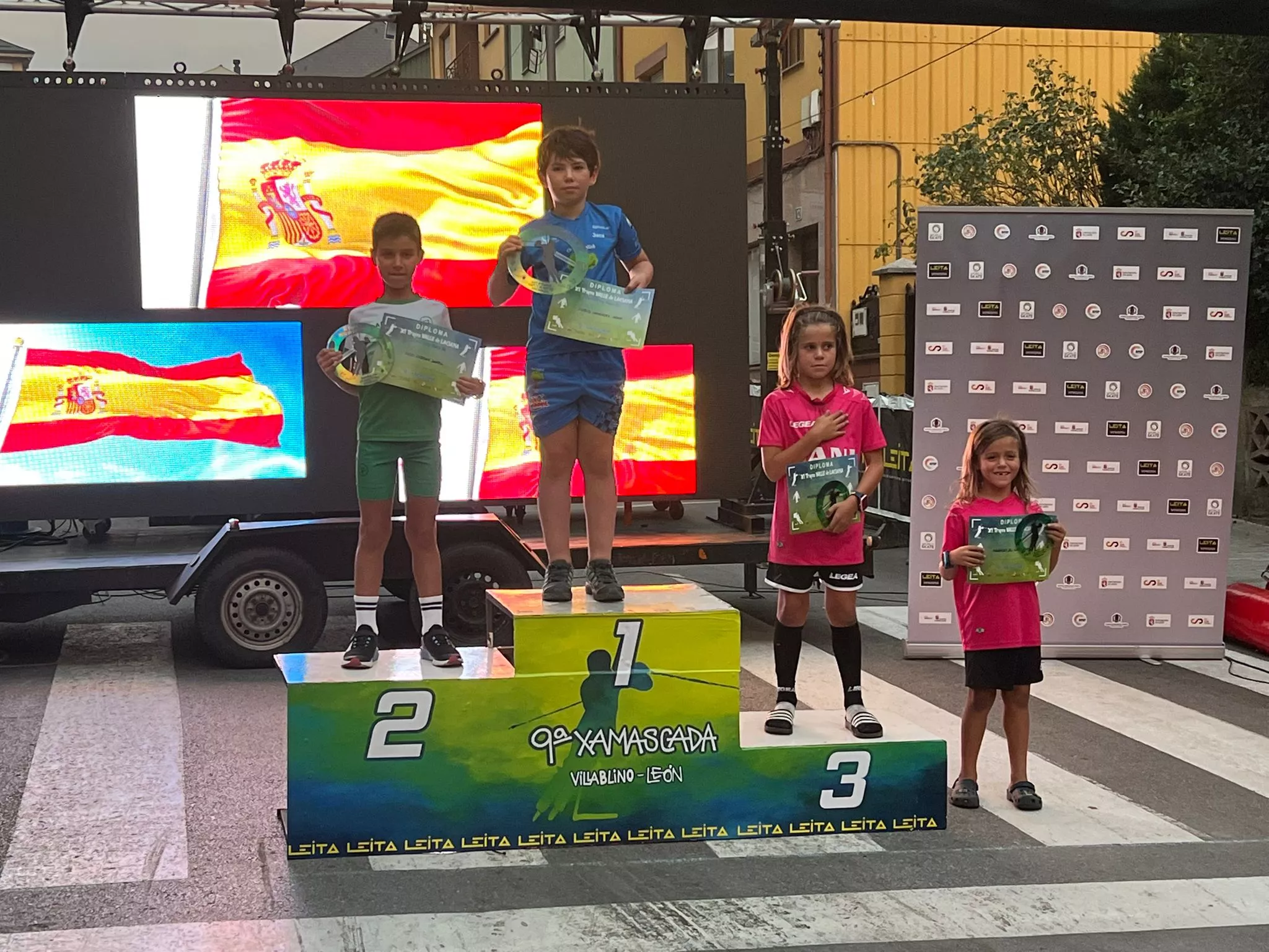 Podium Noah Embid. Foto: Luis Velasco