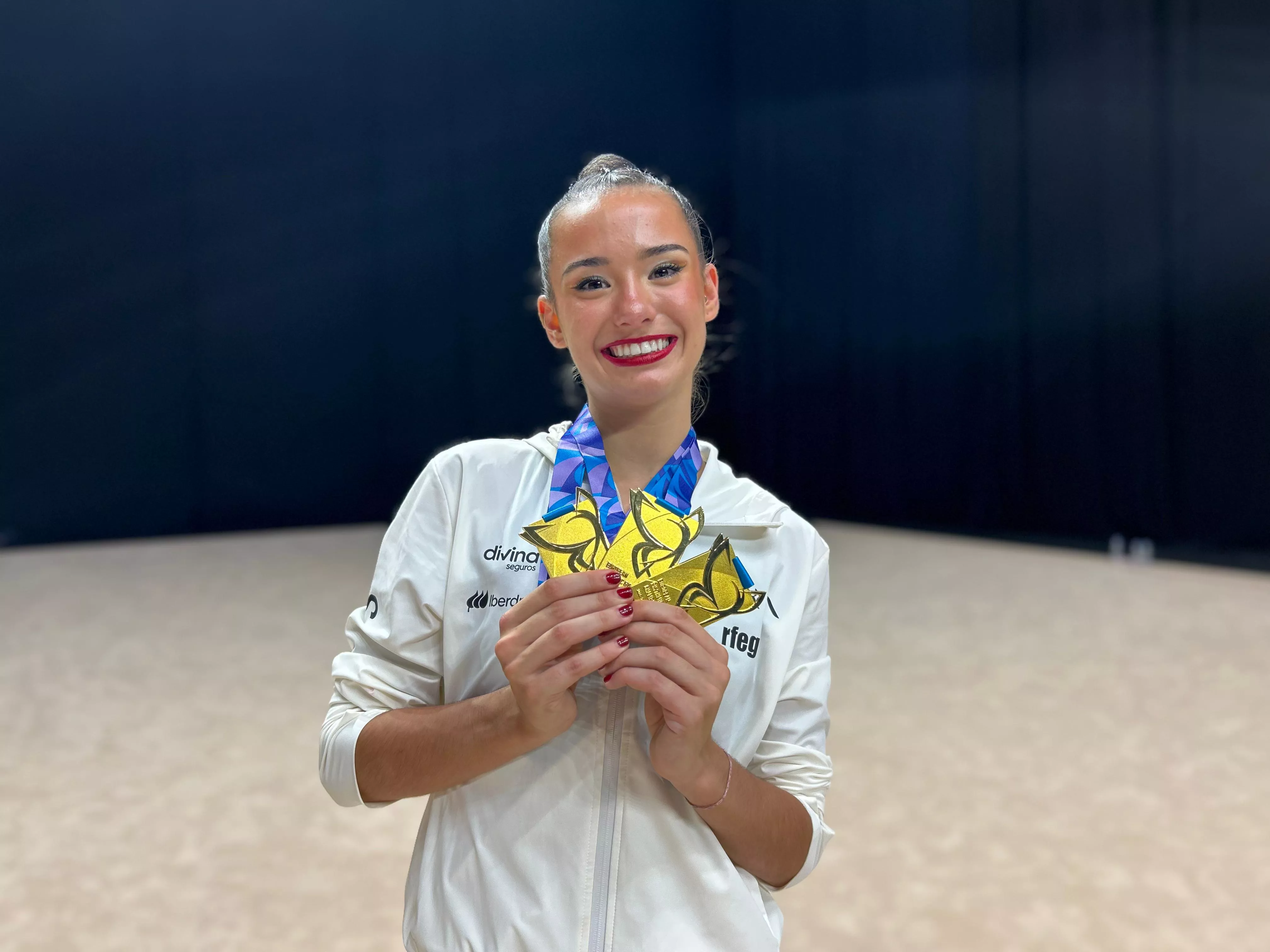 Inés Bergua con el triplete de oro en el pasado Campeonato de Europa.