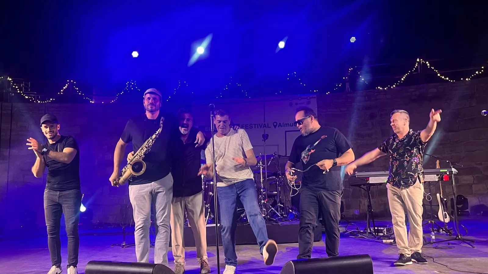 Actuación de Javier Ojeda en el Metro Festival 2025 en Almudévar. Foto Mercedes Manterola