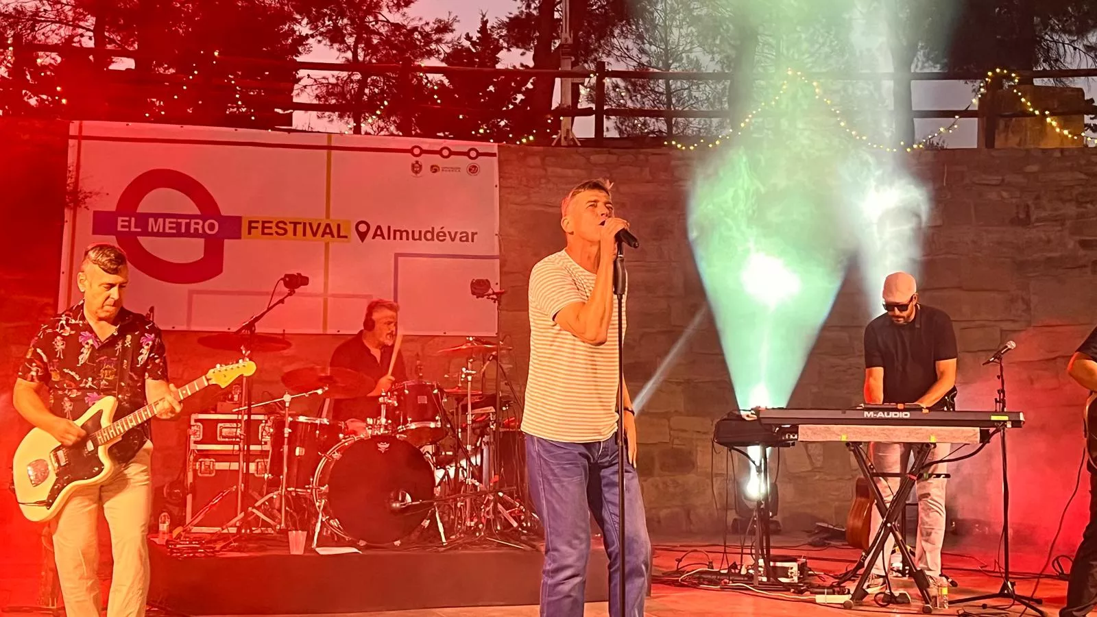 Actuación de Javier Ojeda en el Metro Festival 2025 en Almudévar. Foto Mercedes Manterola
