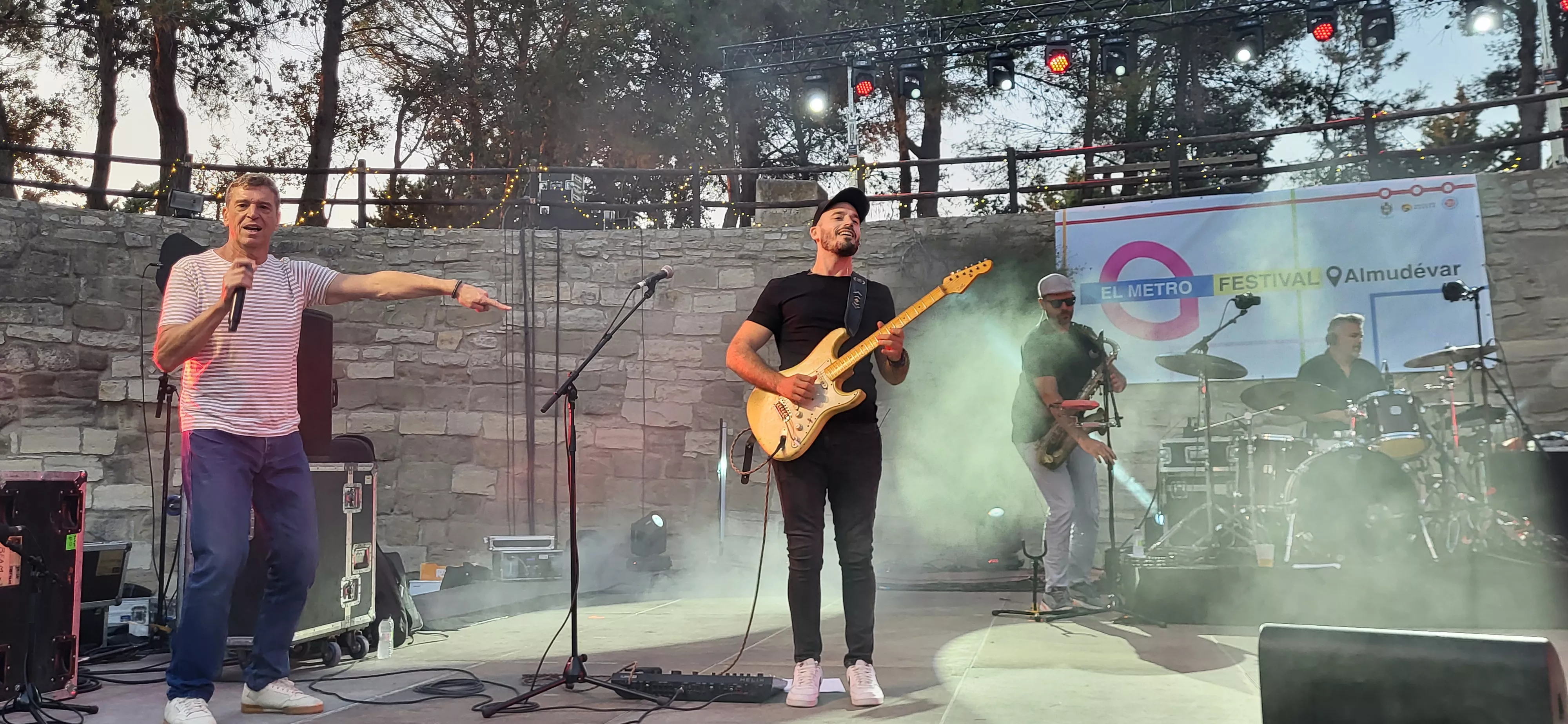 Actuación de Javier Ojeda en el Metro Festival 2025 en Almudévar. Foto Mercedes Manterola