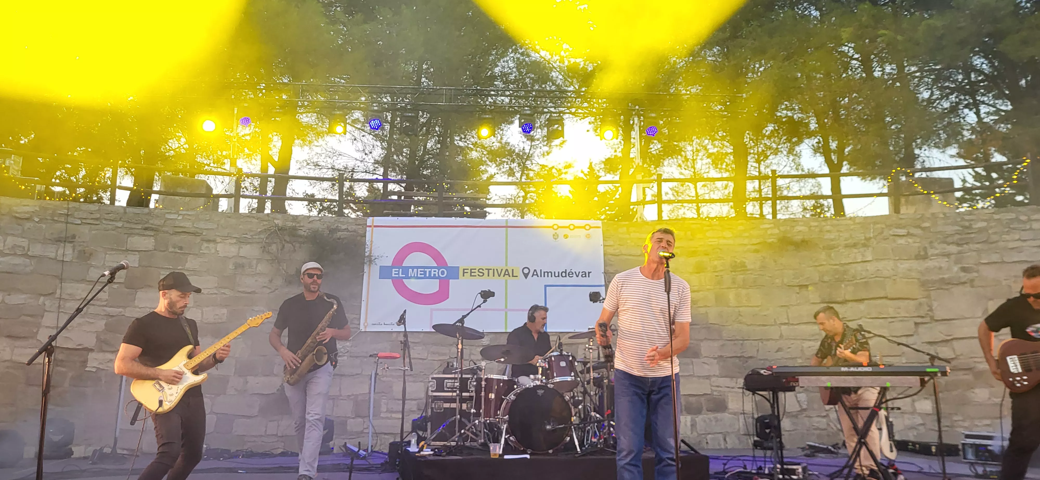 Actuación de Javier Ojeda en el Metro Festival 2025 en Almudévar. Foto Mercedes Manterola