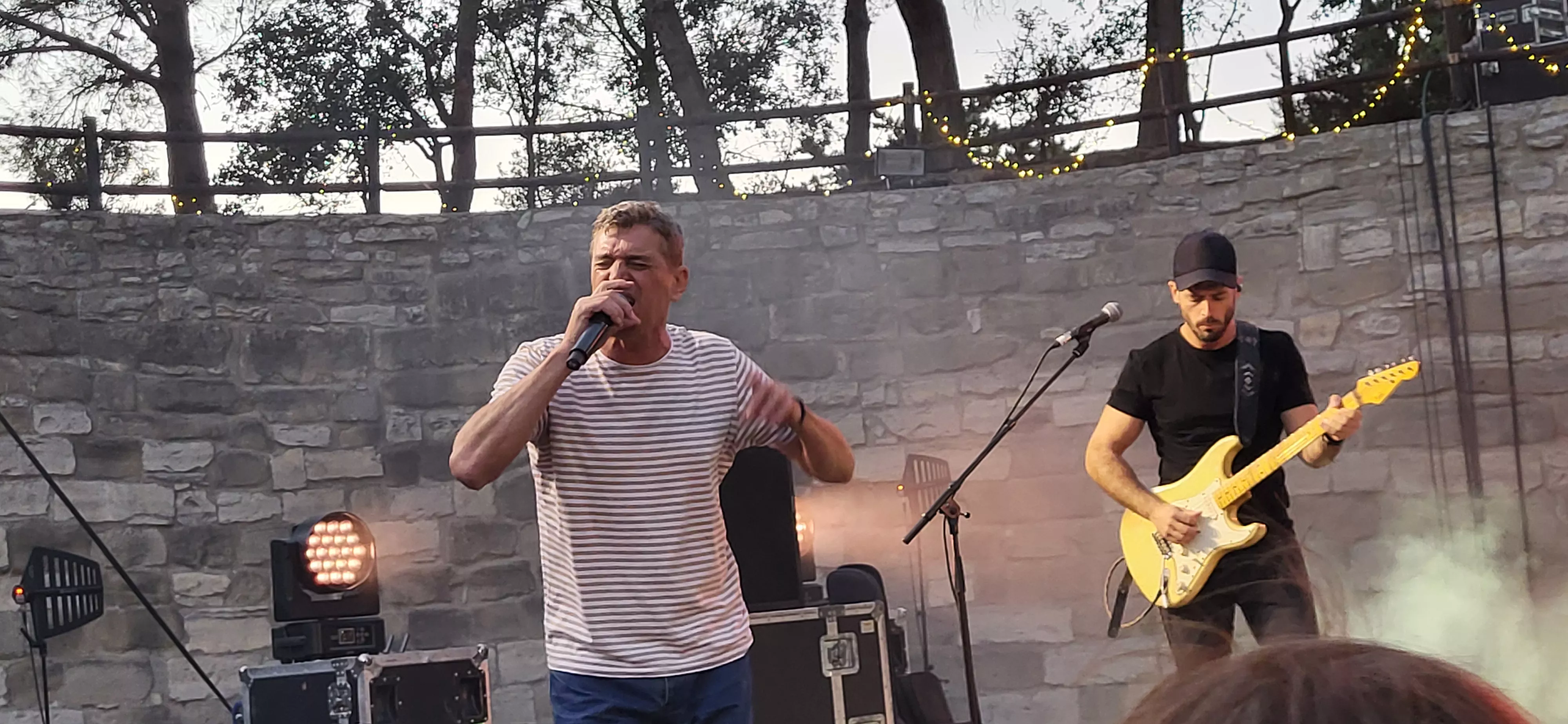 Actuación de Javier Ojeda en el Metro Festival 2025 en Almudévar. Foto Mercedes Manterola