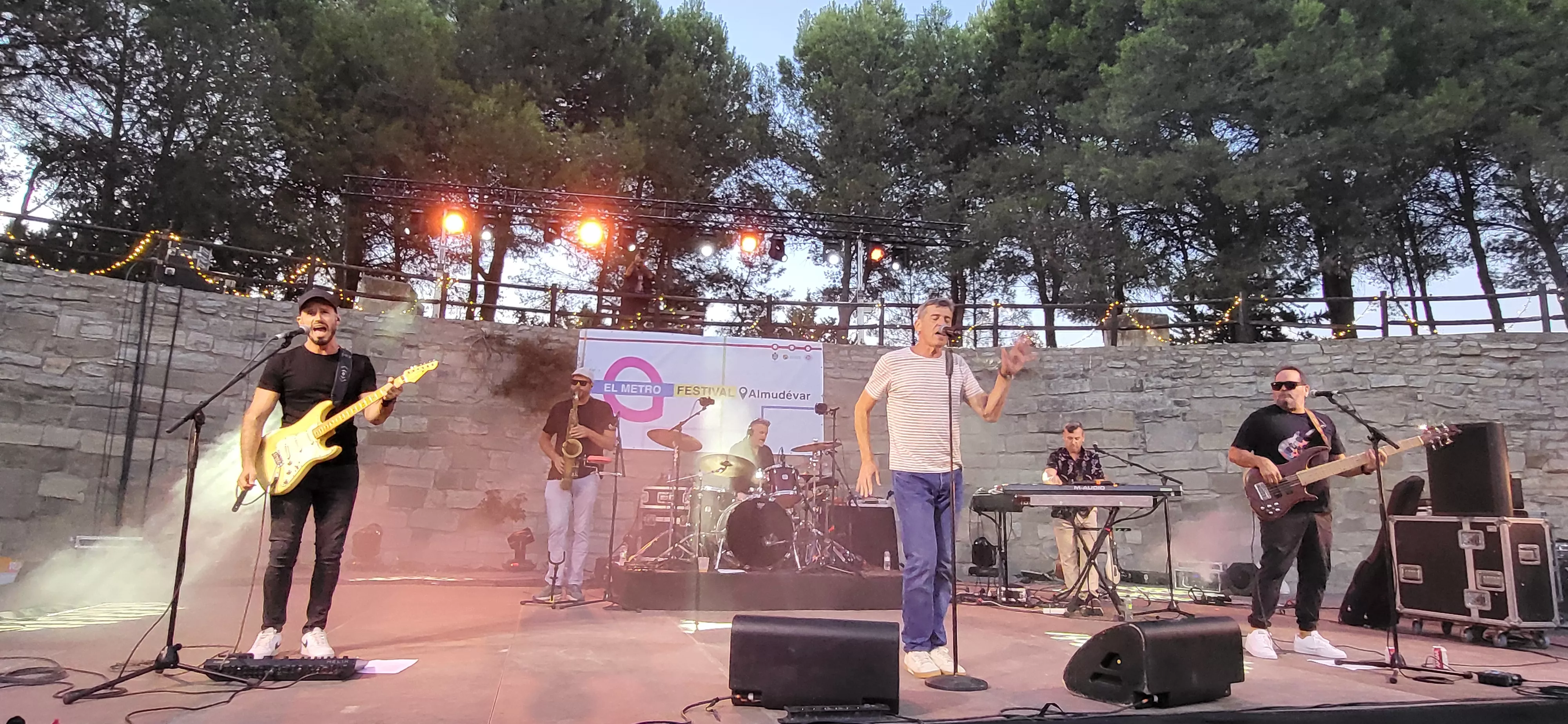 Actuación de Javier Ojeda en el Metro Festival 2025 en Almudévar. Foto Mercedes Manterola