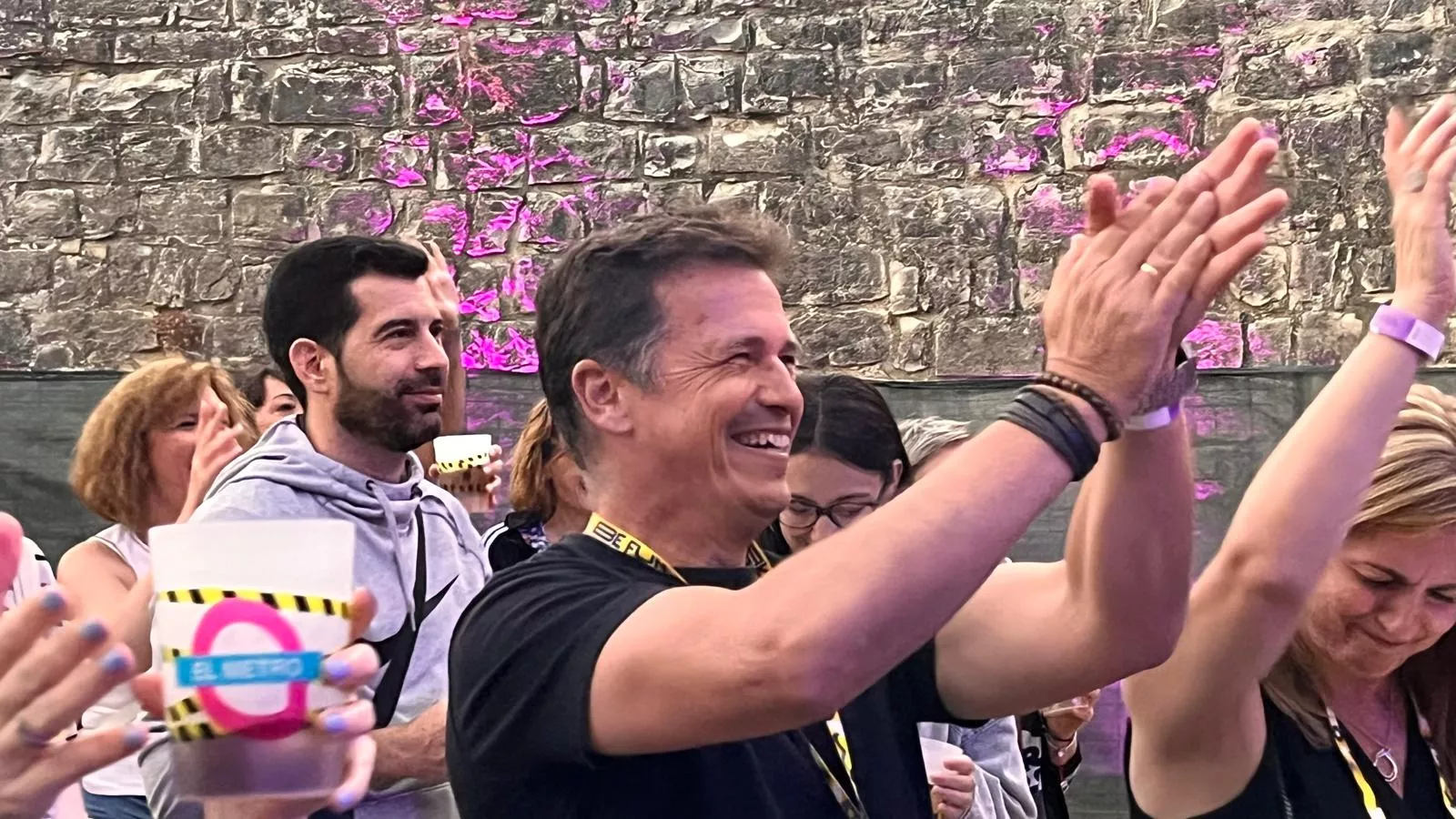 Actuación de Javier Ojeda en el Metro Festival 2025 en Almudévar. Foto Mercedes Manterola