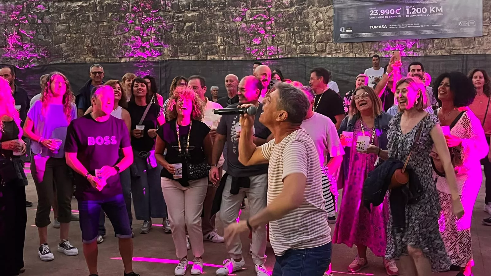 Actuación de Javier Ojeda en el Metro Festival 2025 en Almudévar. Foto Mercedes Manterola