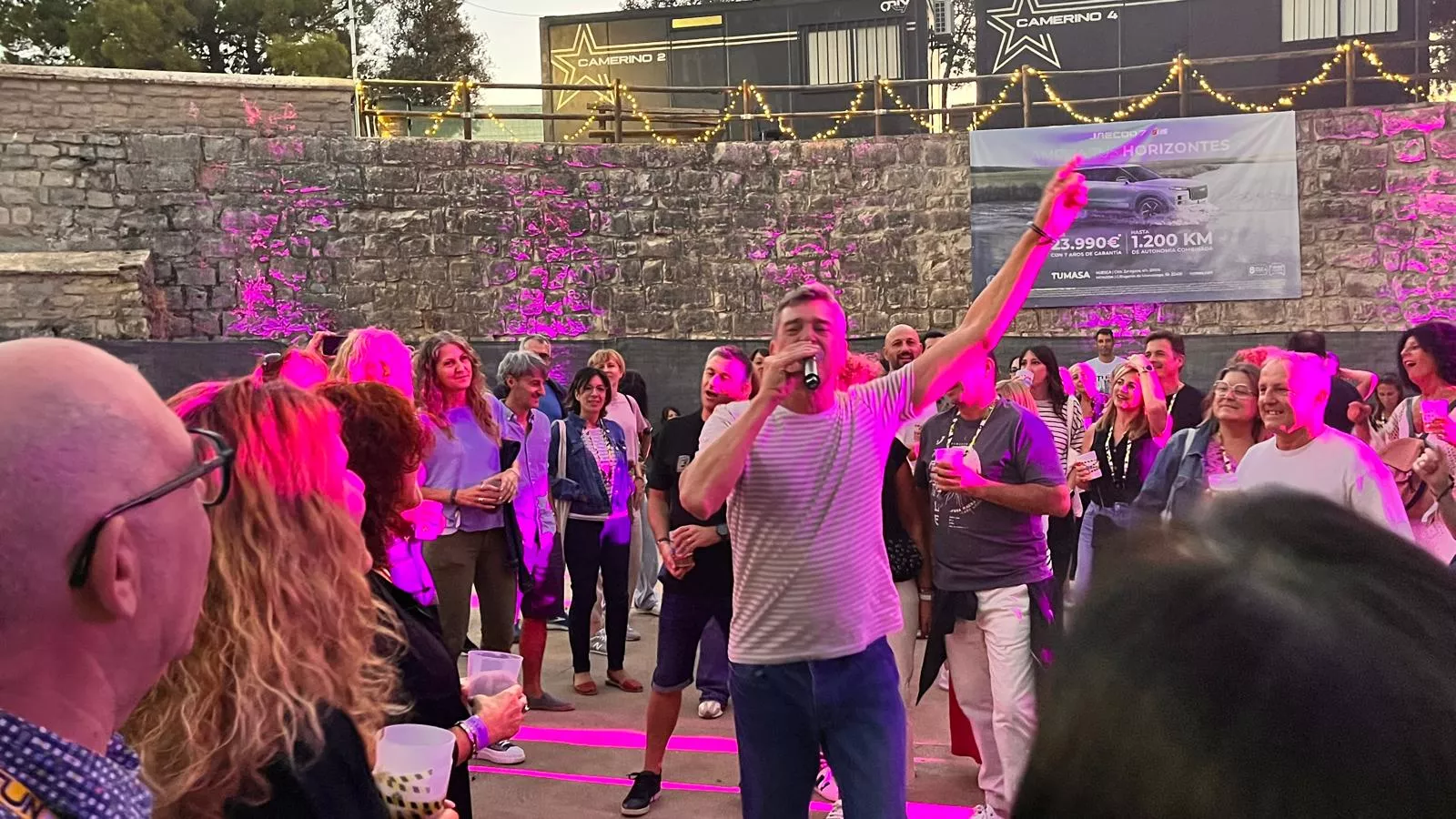 Actuación de Javier Ojeda en el Metro Festival 2025 en Almudévar. Foto Mercedes Manterola