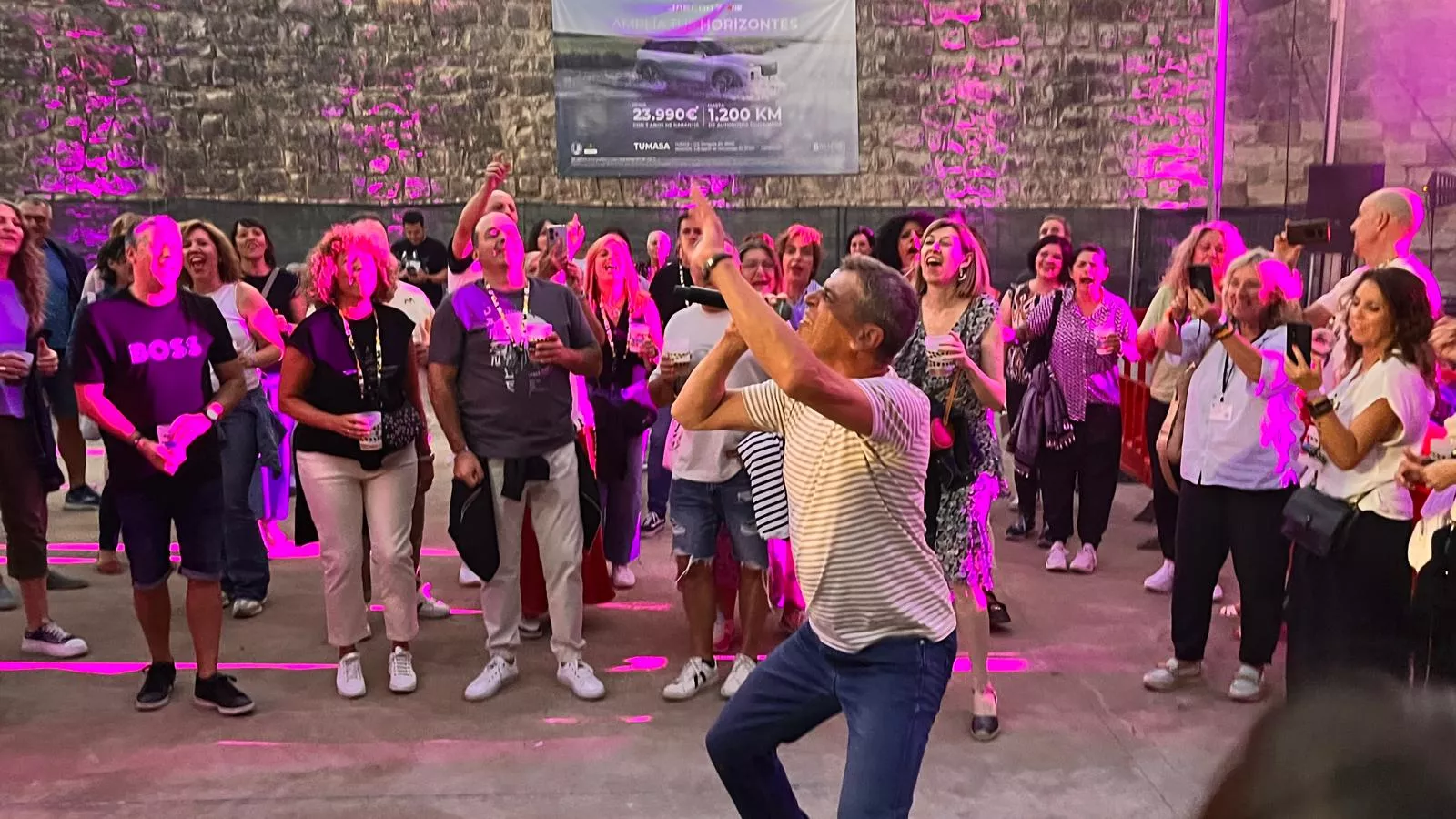 Actuación de Javier Ojeda en el Metro Festival 2025 en Almudévar. Foto Mercedes Manterola