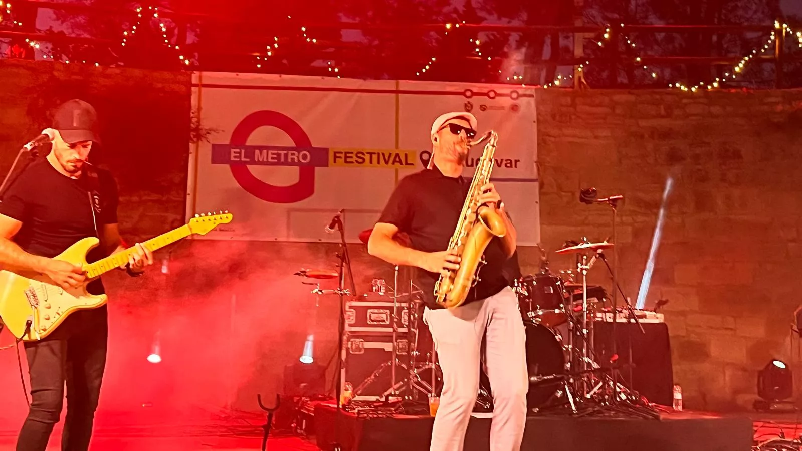 Actuación de Javier Ojeda en el Metro Festival 2025 en Almudévar. Foto Mercedes Manterola