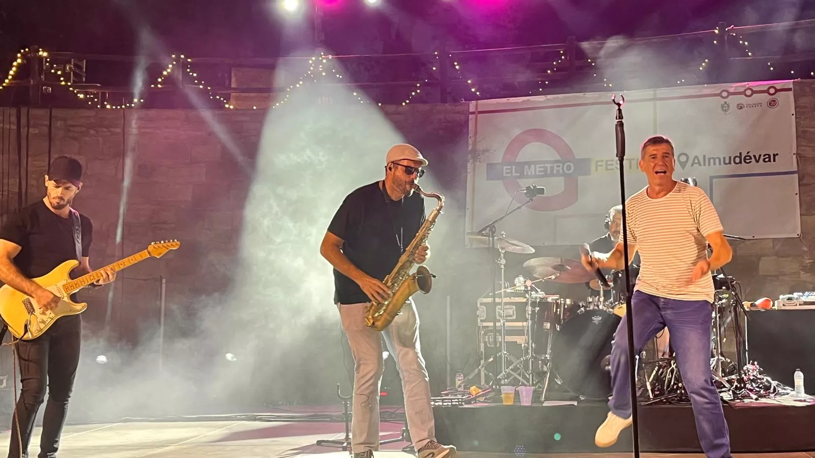 Actuación de Javier Ojeda en el Metro Festival 2025 en Almudévar. Foto Mercedes Manterola