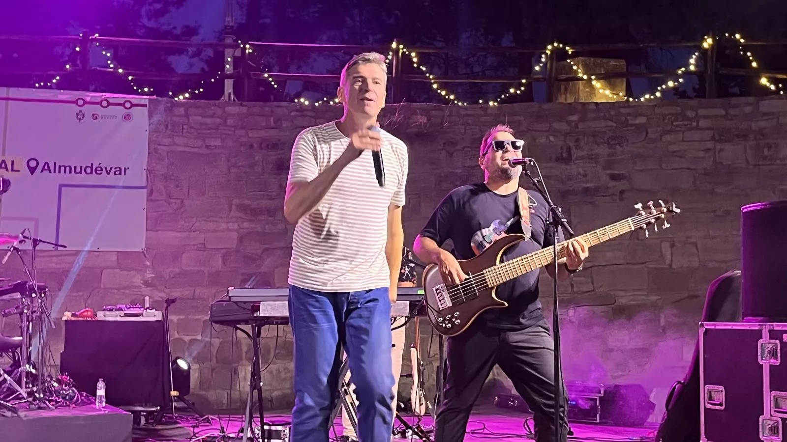 Actuación de Javier Ojeda en el Metro Festival 2025 en Almudévar. Foto Mercedes Manterola