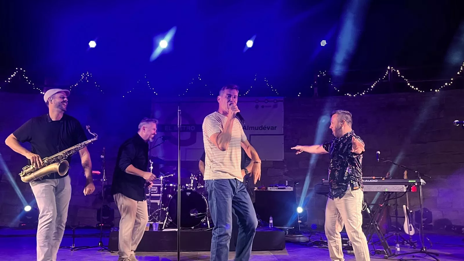 Actuación de Javier Ojeda en el Metro Festival 2025 en Almudévar. Foto Mercedes Manterola