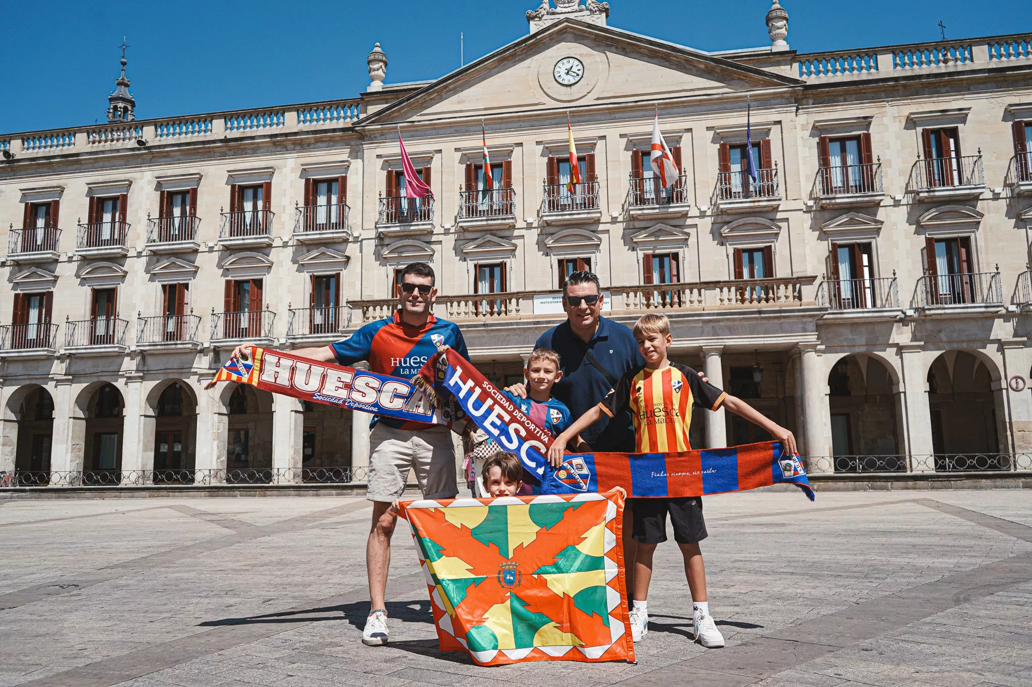 la afición del Huesca en Vitoria