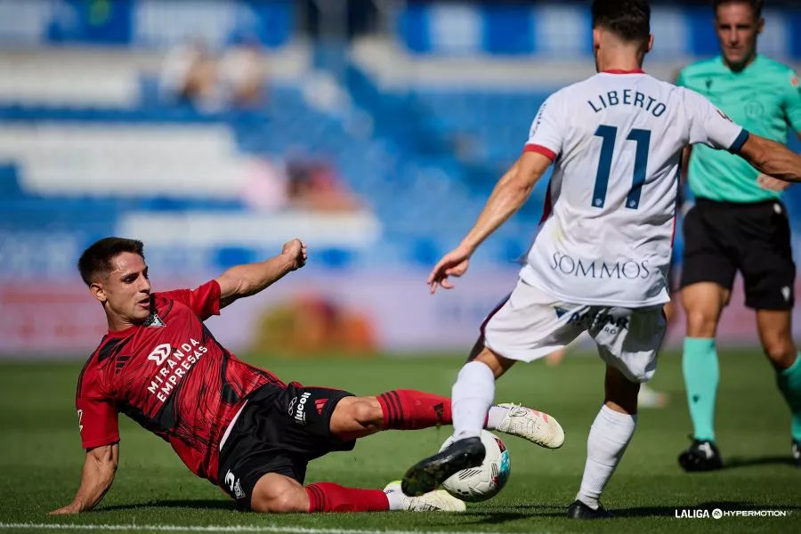 Liberto, un dolor de cabeza para la defensa local