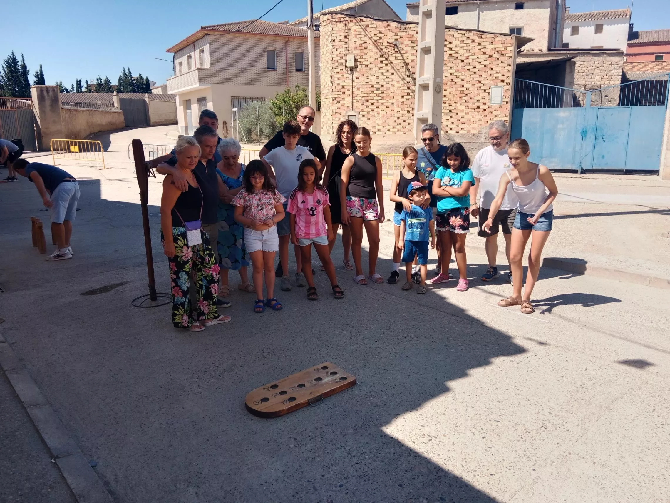 Juegos tradicionales en Robres, hoyetes