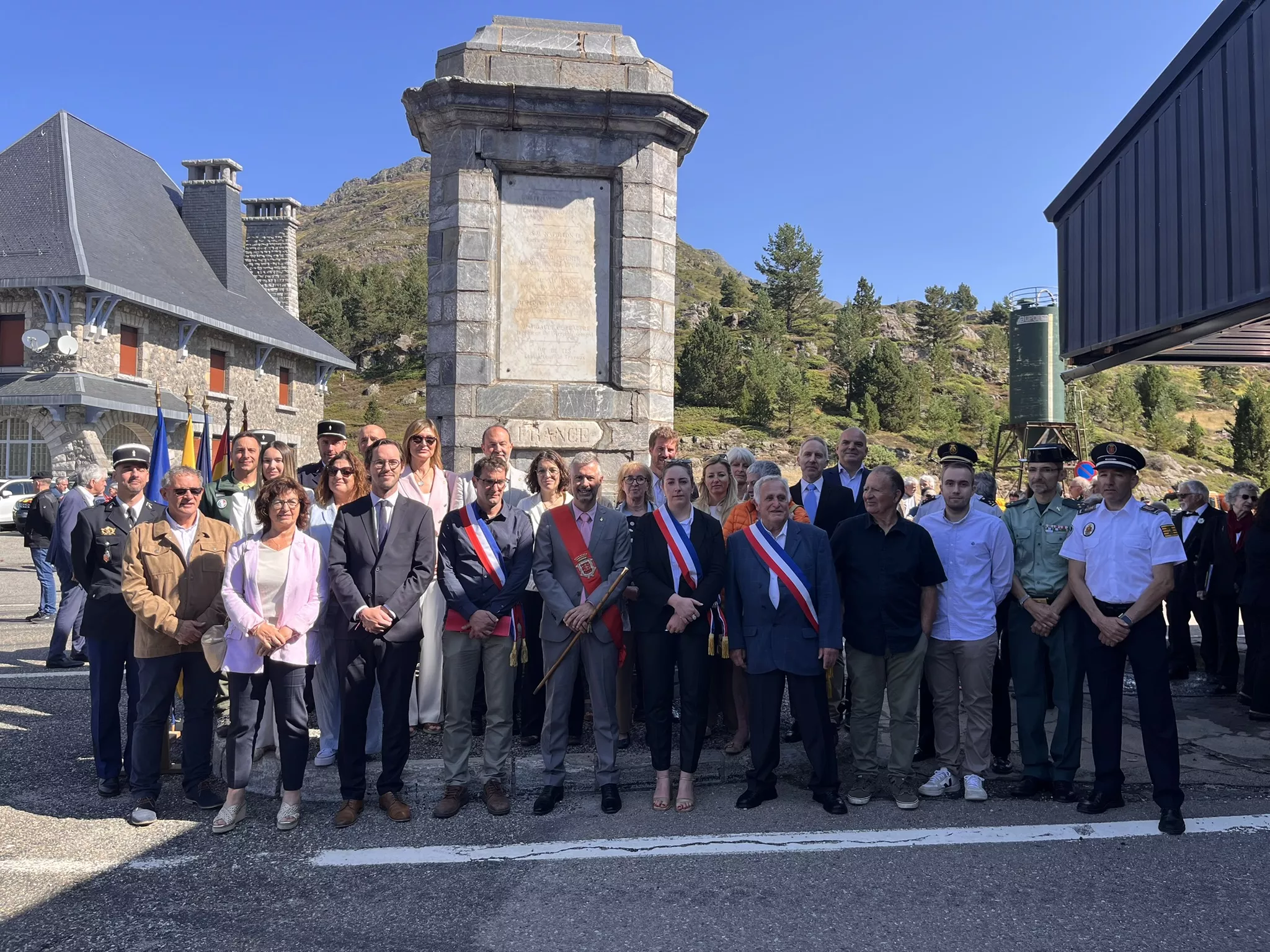 Jaca y los municipios del Valle de Aspe sellan en Somport un pacto de unión que data de 1131.