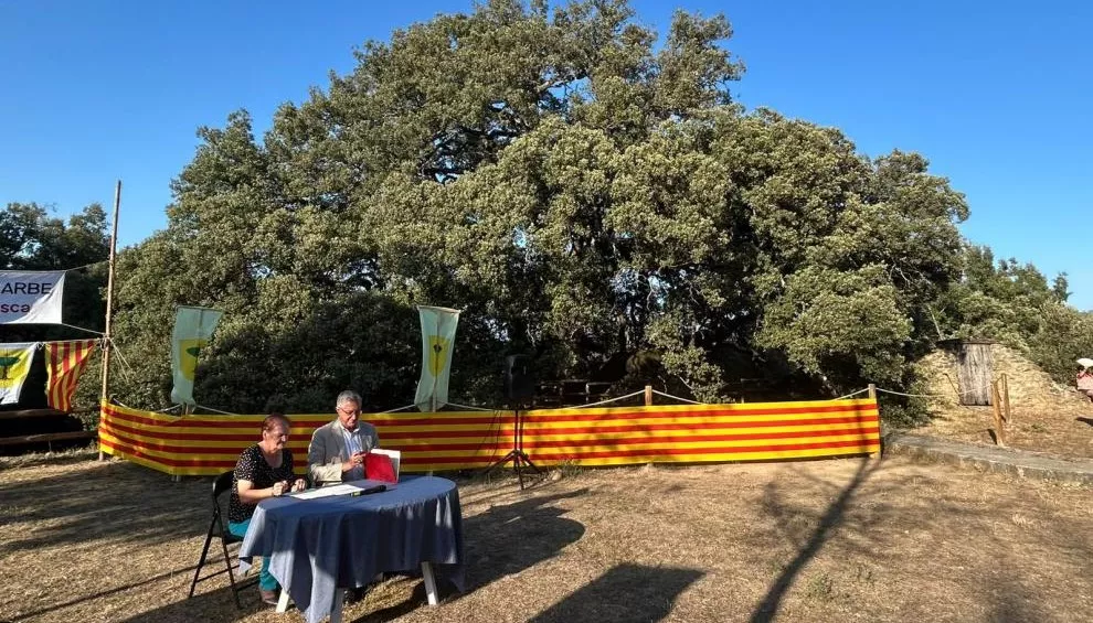 Manuel Blasco y Carmen Lalueza en la firma del centro de visitantes dentro del Juramento de los Fueros de Sobrarbe