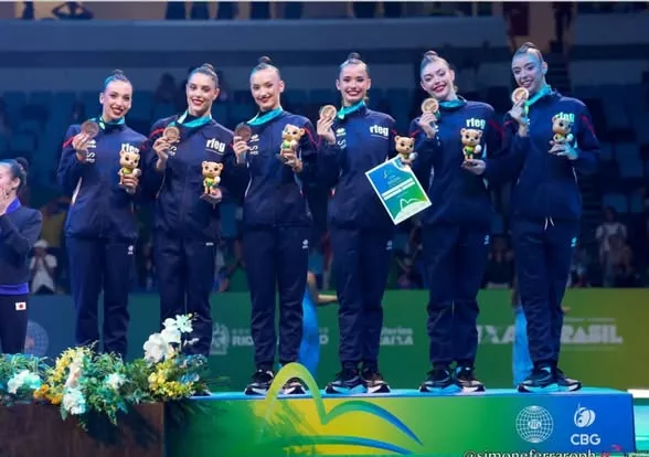 España, en el podio con la medalla de bronce.