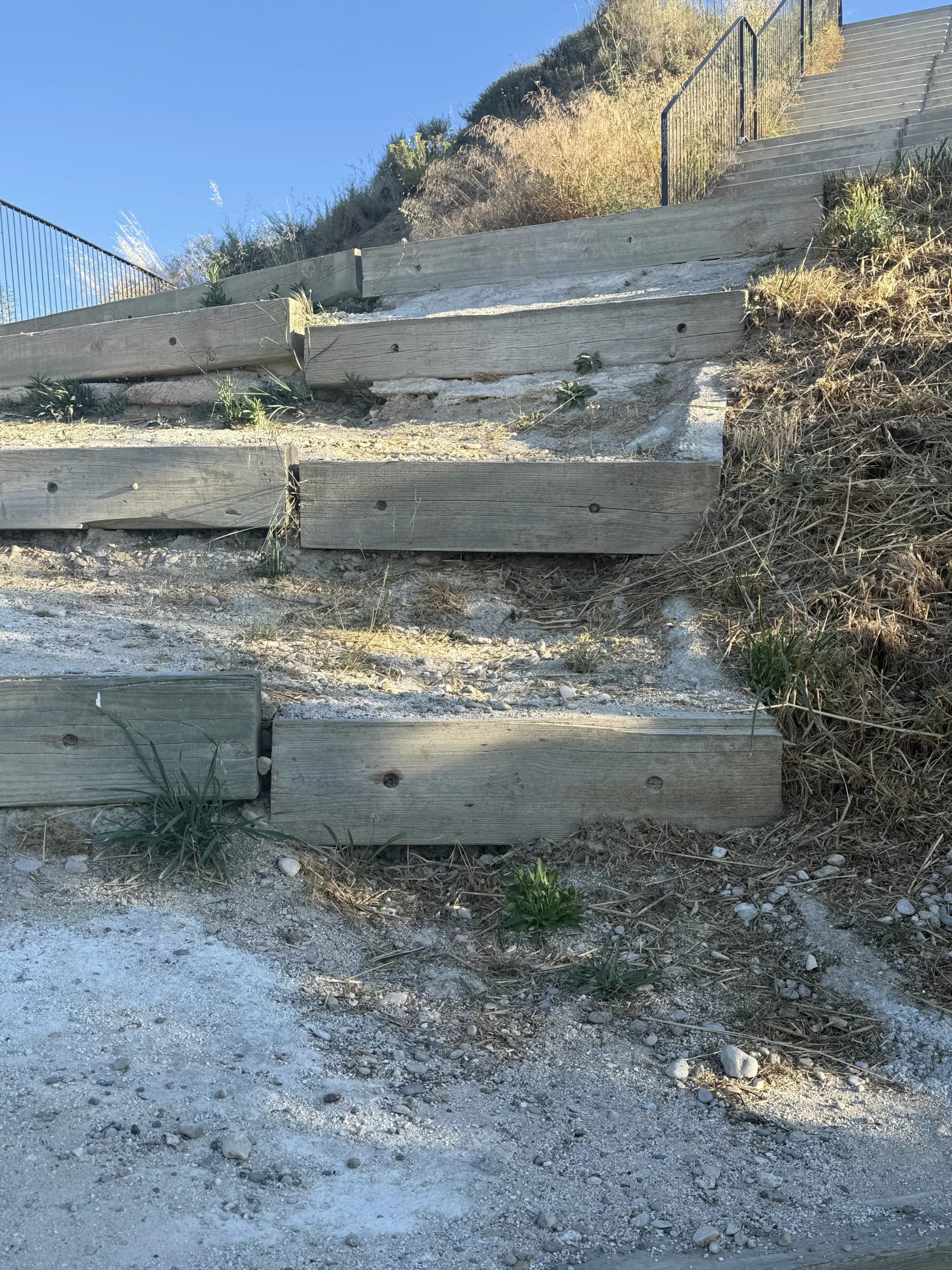 Parque Mártires de la Libertad: Escaleras de acceso al mirador lateral.