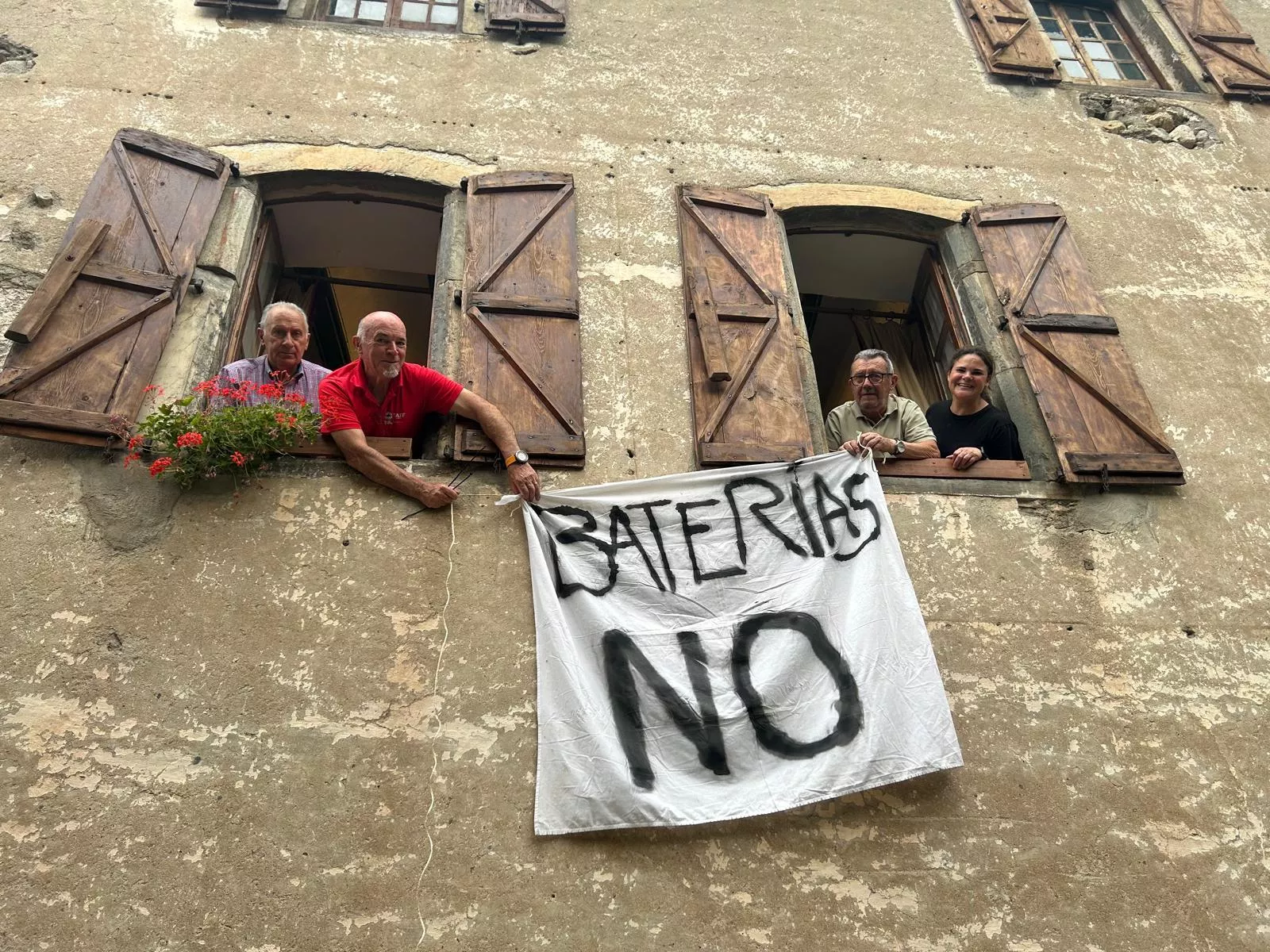 concentración en Benasque contra el proyecto de baterías de litio en Anciles y Sesué