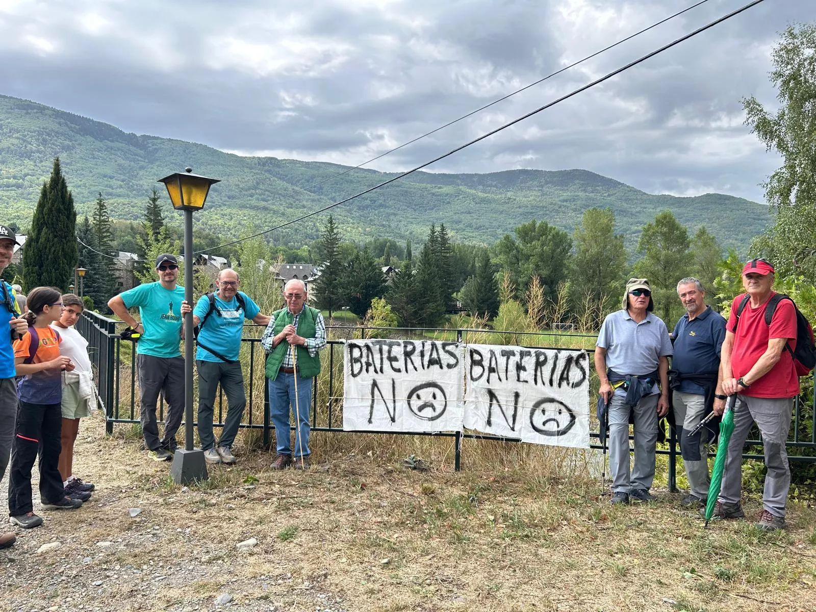 Concentración en Benasque contra el proyecto de baterías de litio en Anciles y Sesué