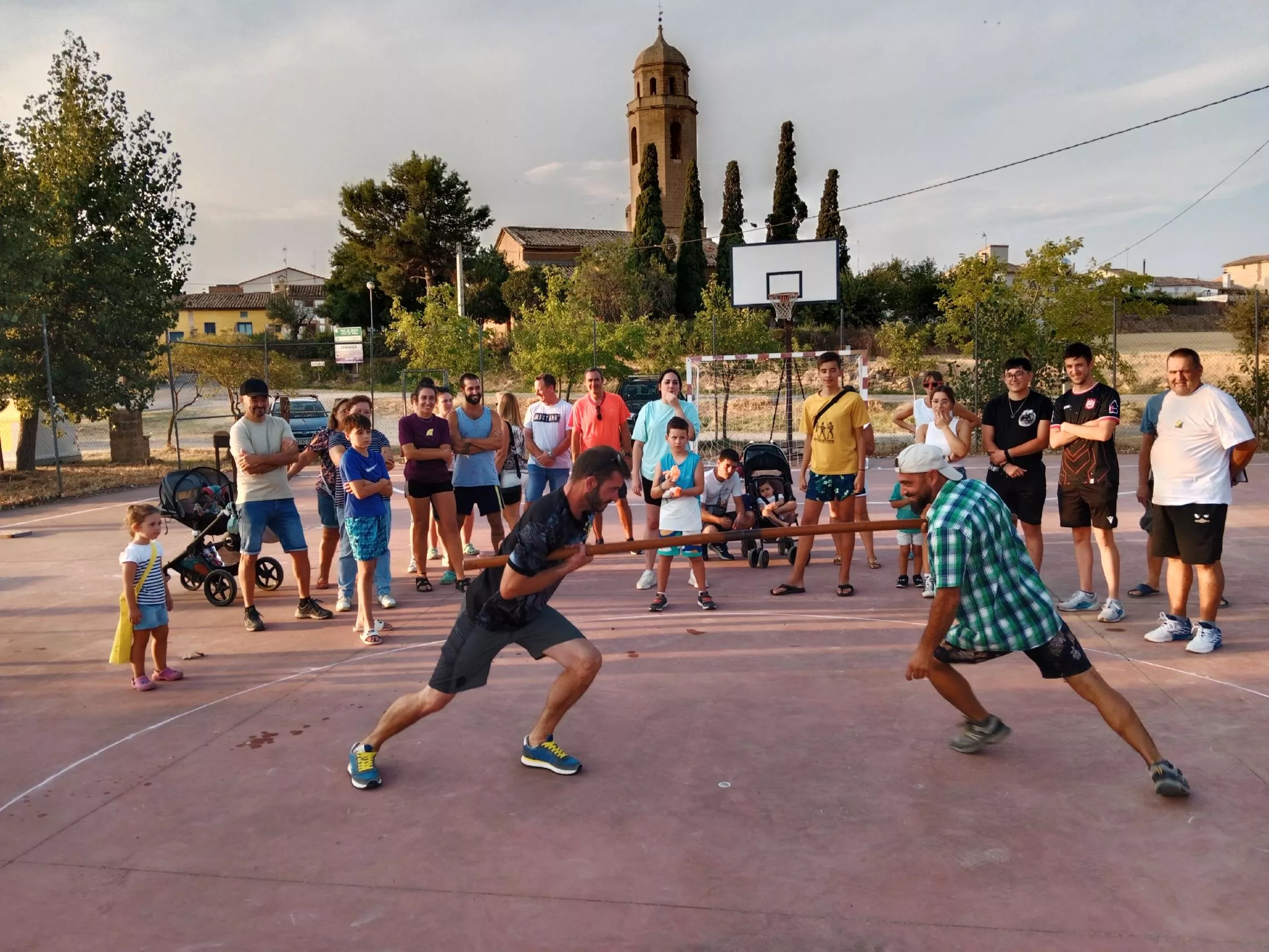 juegos tradicionales en Arbaniés, pulso de pica