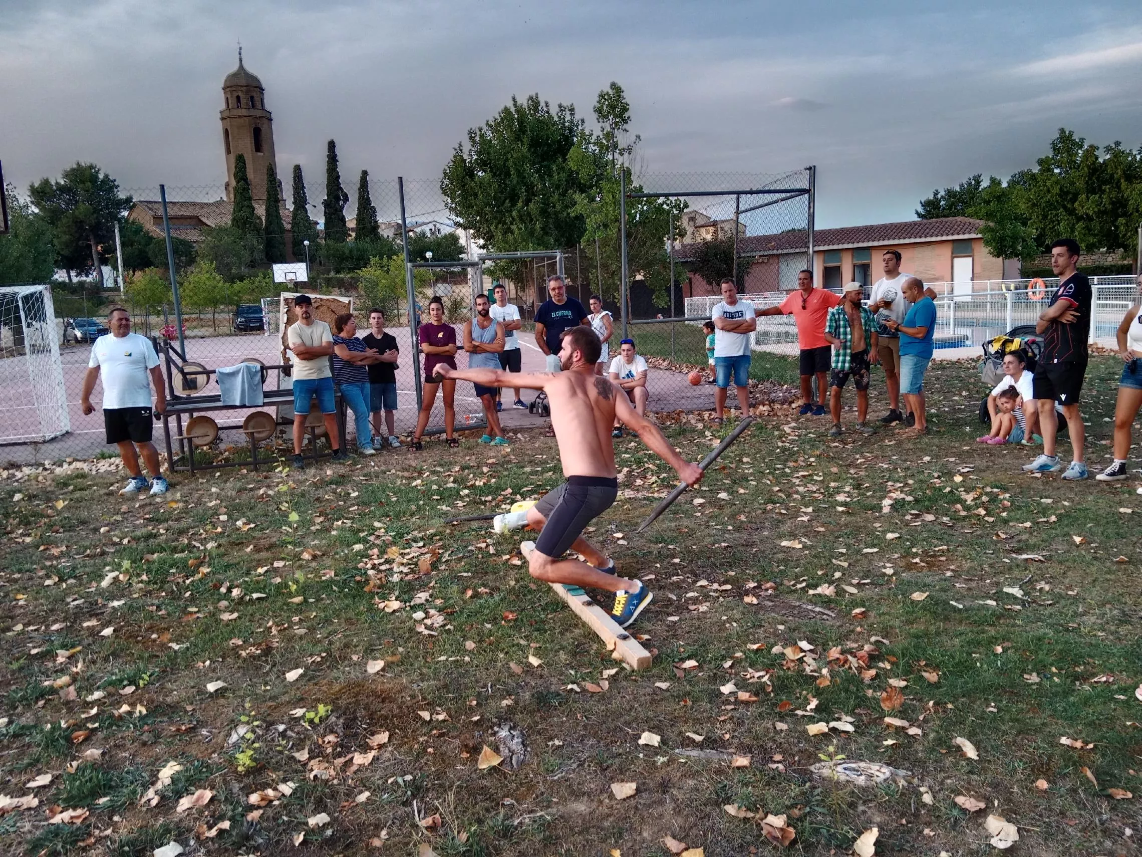 Juegos en Arbaniés, tiro de barra aragonesa,,