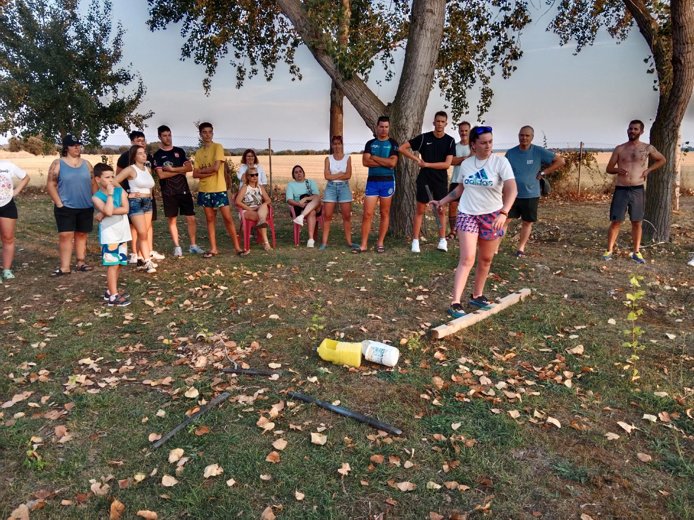 Juegos tradicionales en Arbaniés, tiro de barra
