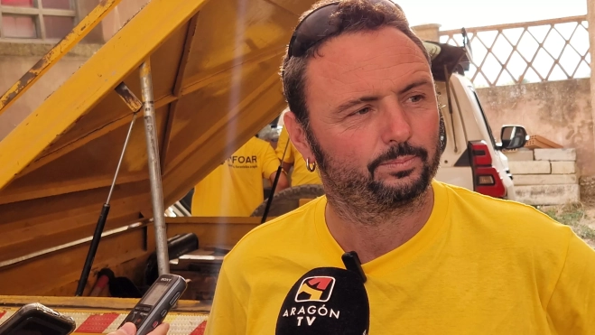 Bomberos de Infoar a su regreso a Ayerbe del incendio de Castilla y León. Foto Myriam Martínez