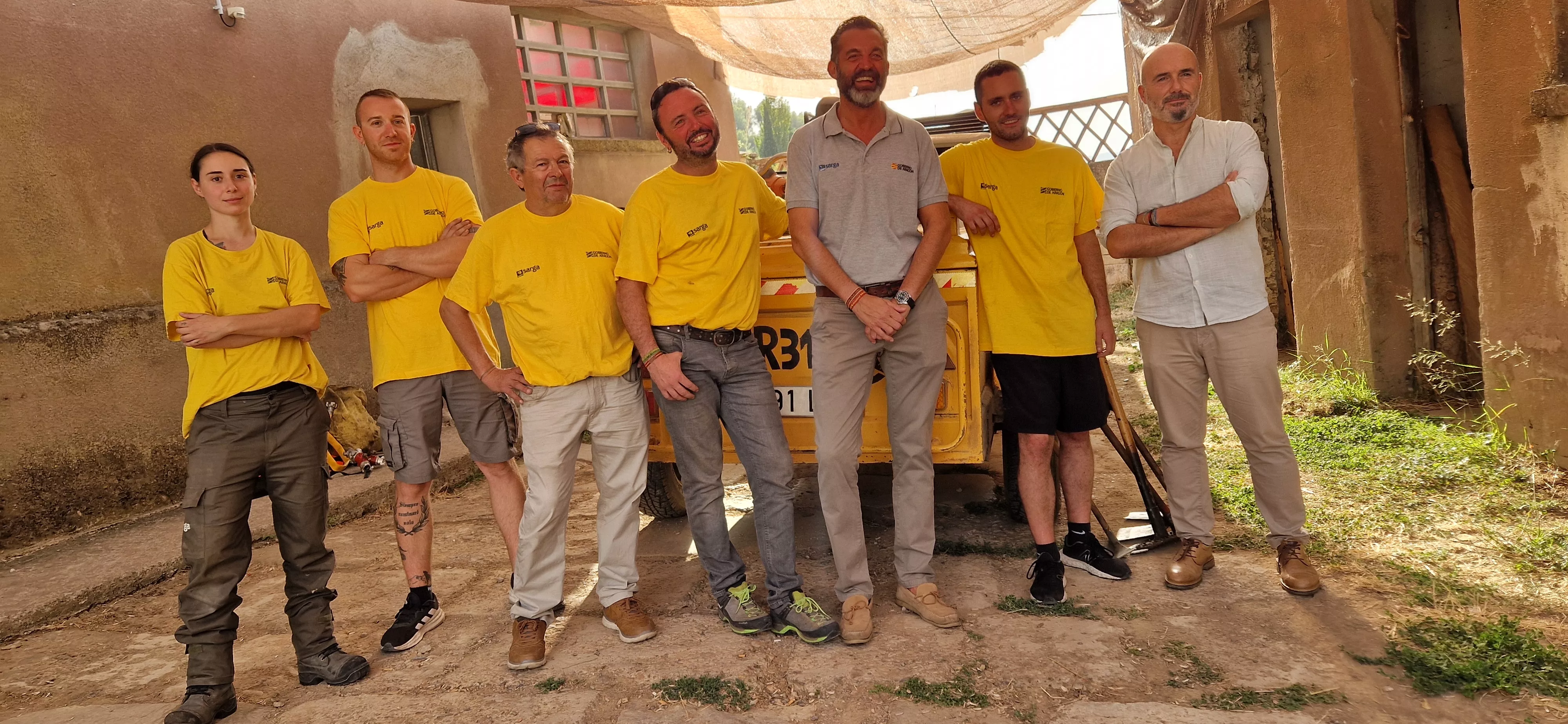 Bomberos de Infoar a su regreso a Ayerbe del incendio de Castilla y León. Foto Myriam Martínez