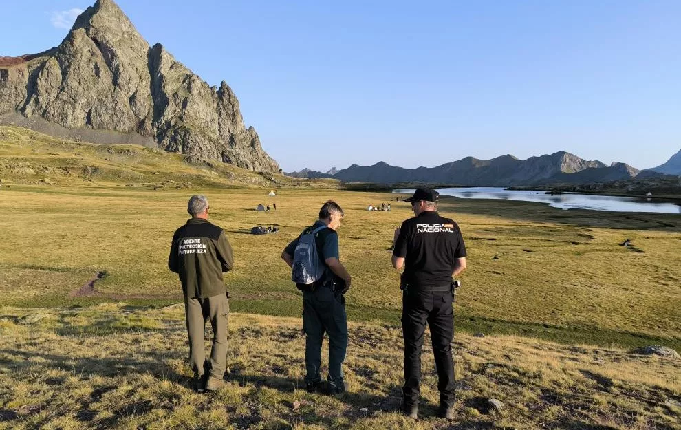 Agentes para la Protección de la Naturaleza, Guardia Civil y Policía Nacional en el entorno del ibón de Anayet