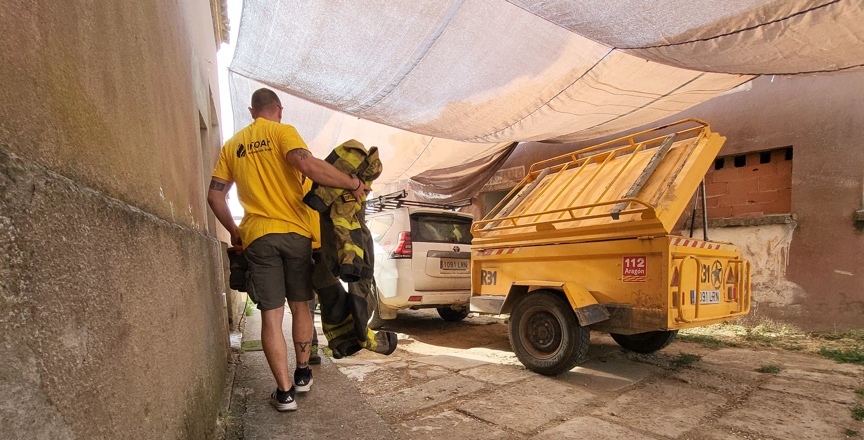 Bomberos de Infoar a su regreso a Ayerbe del incendio de Castilla y León. Foto Mercedes Manterola