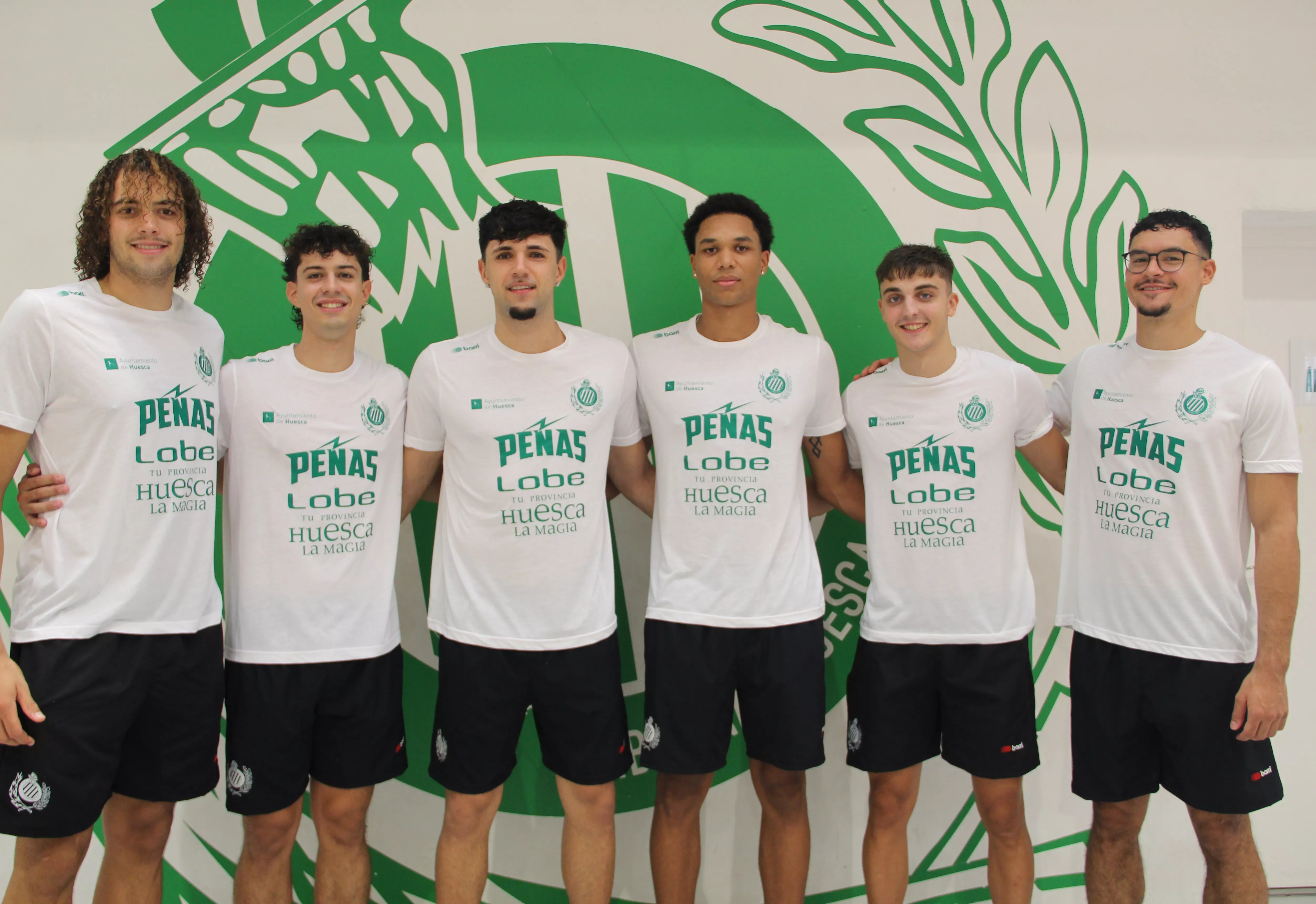Algunos jugadores de la nueva plantilla de Lobe Huesca la Magia