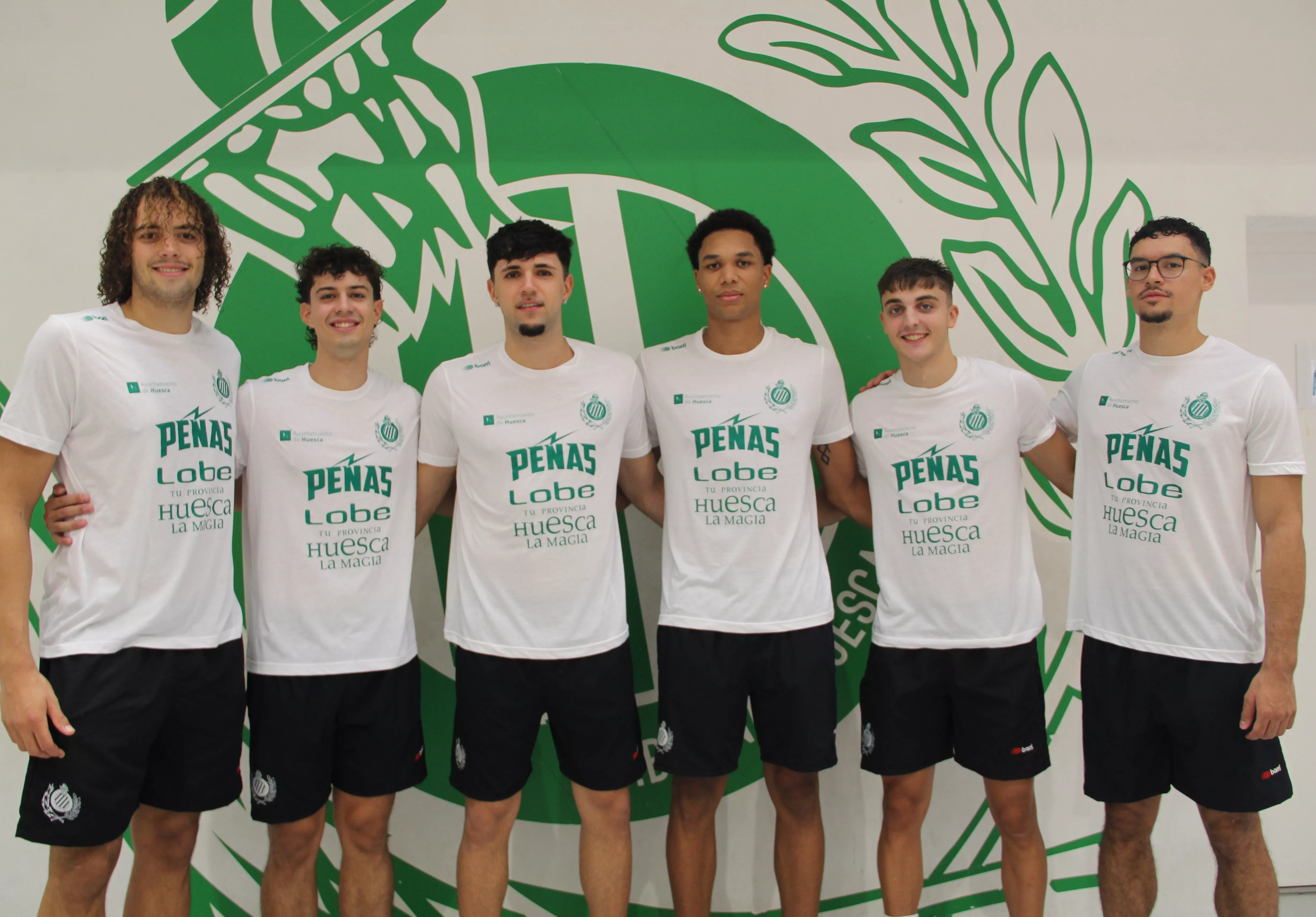 Algunos jugadores de la nueva plantilla de Lobe Huesca la Magia