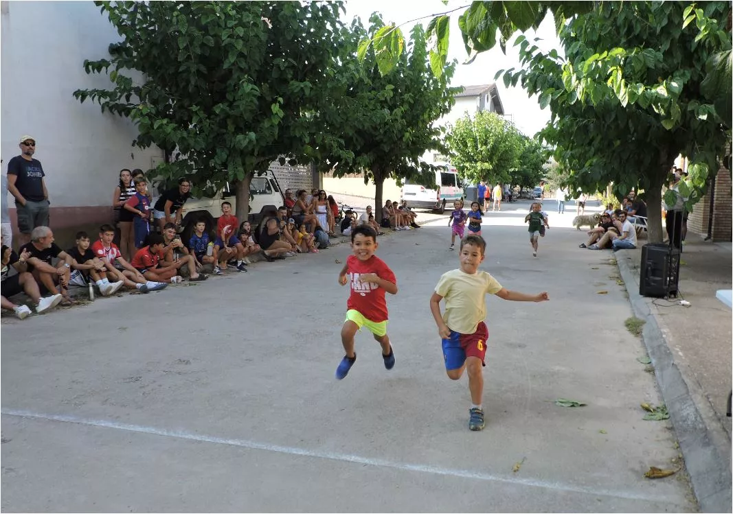 2 Carrera de niños y niñas de 4 a 7 años