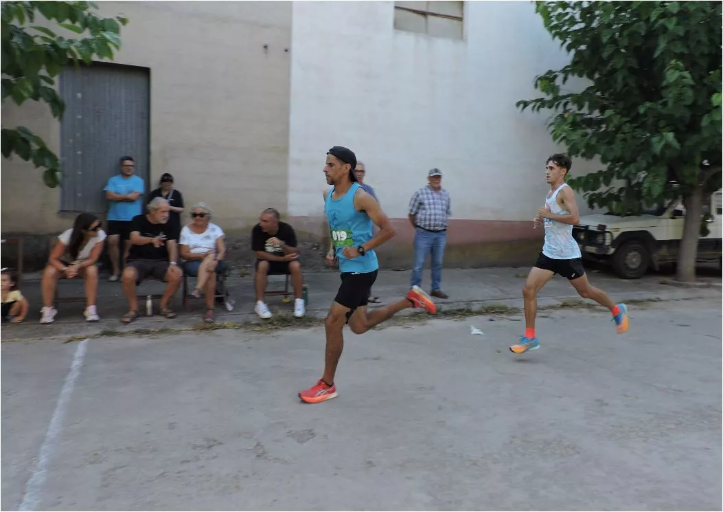Abdelhak Sabhi ganando una prima a Carlos Zárate