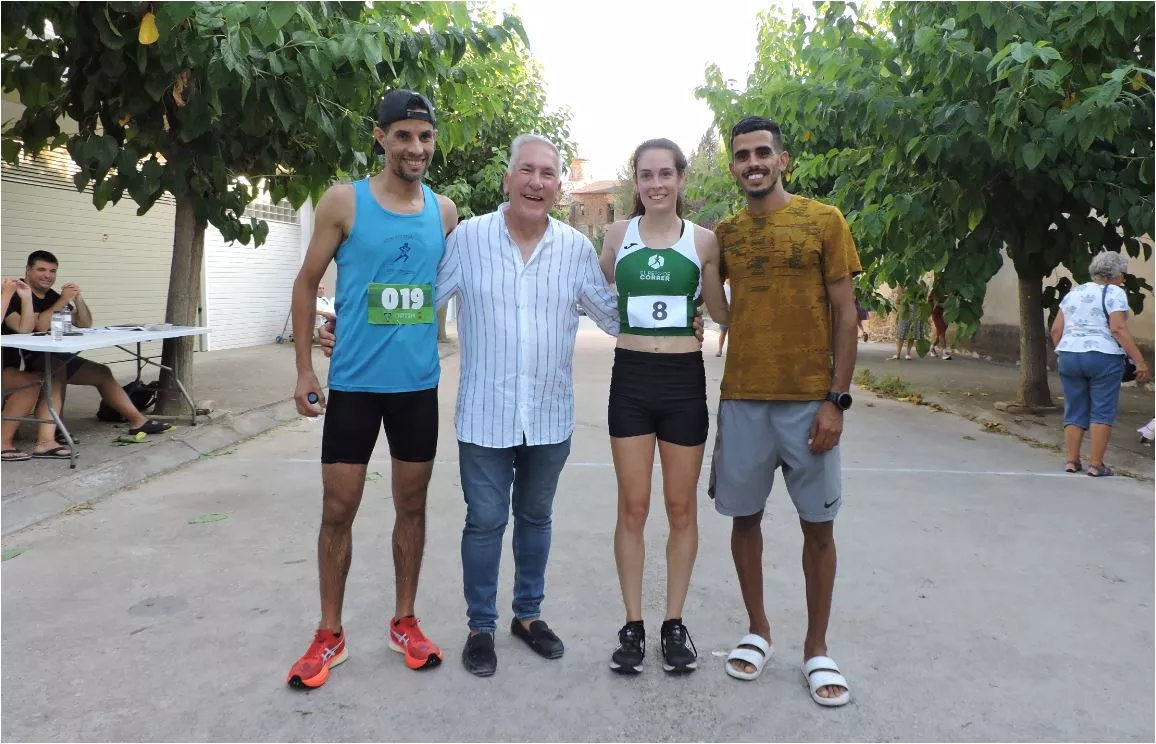 Los vencedores con el alcalde y Zakariya