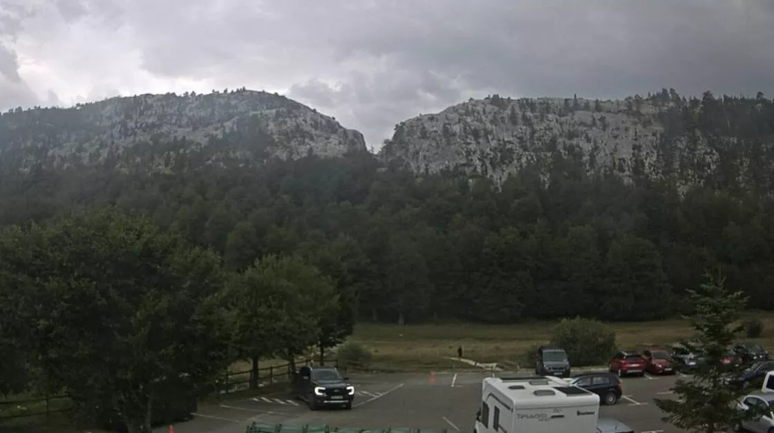 La lluvia amenaza en el refugio de Linza. La provincia de Huesca, en alerta naranja este miércoles. 