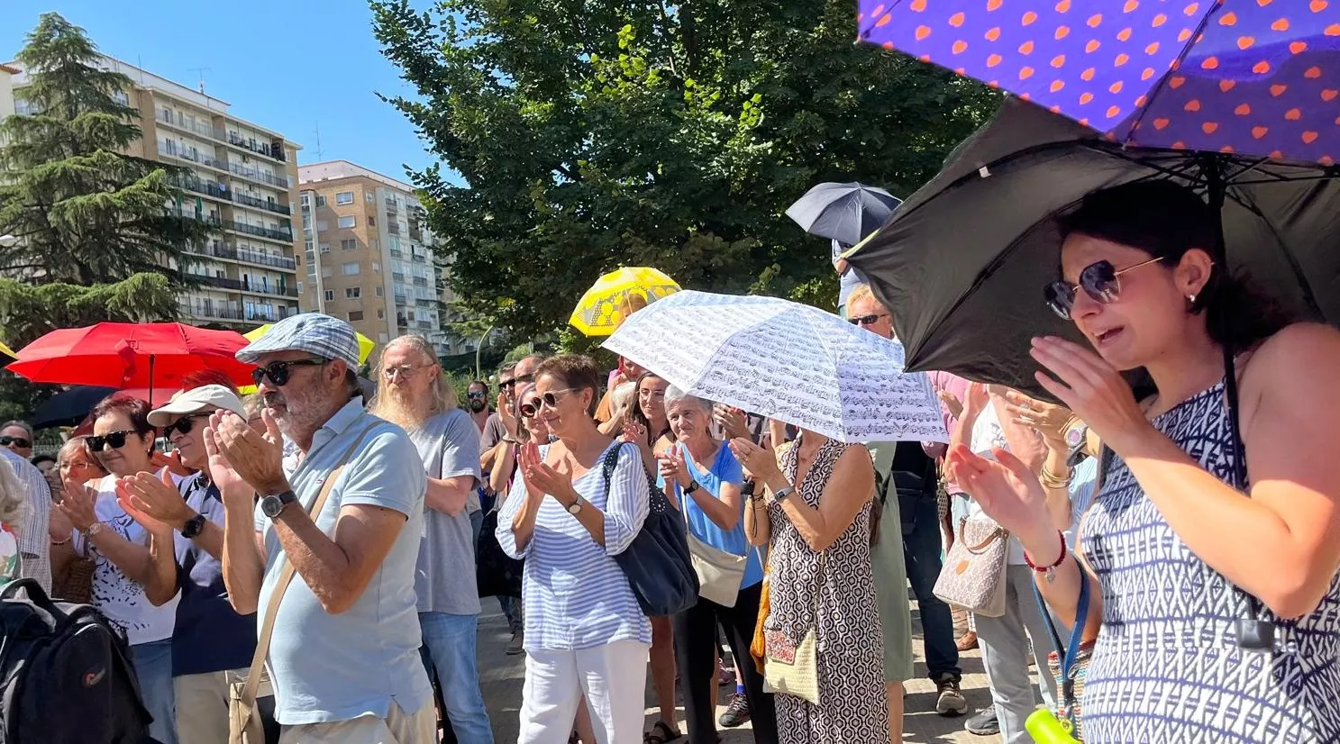 Concentración de la plataforma Árboles Vivos Huesca contra la tala de árboles. Foto Mercedes Manterola
