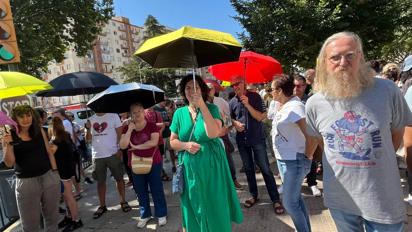 Concentración de la plataforma Árboles Vivos Huesca contra la tala de árboles. Foto Mercedes Manterola