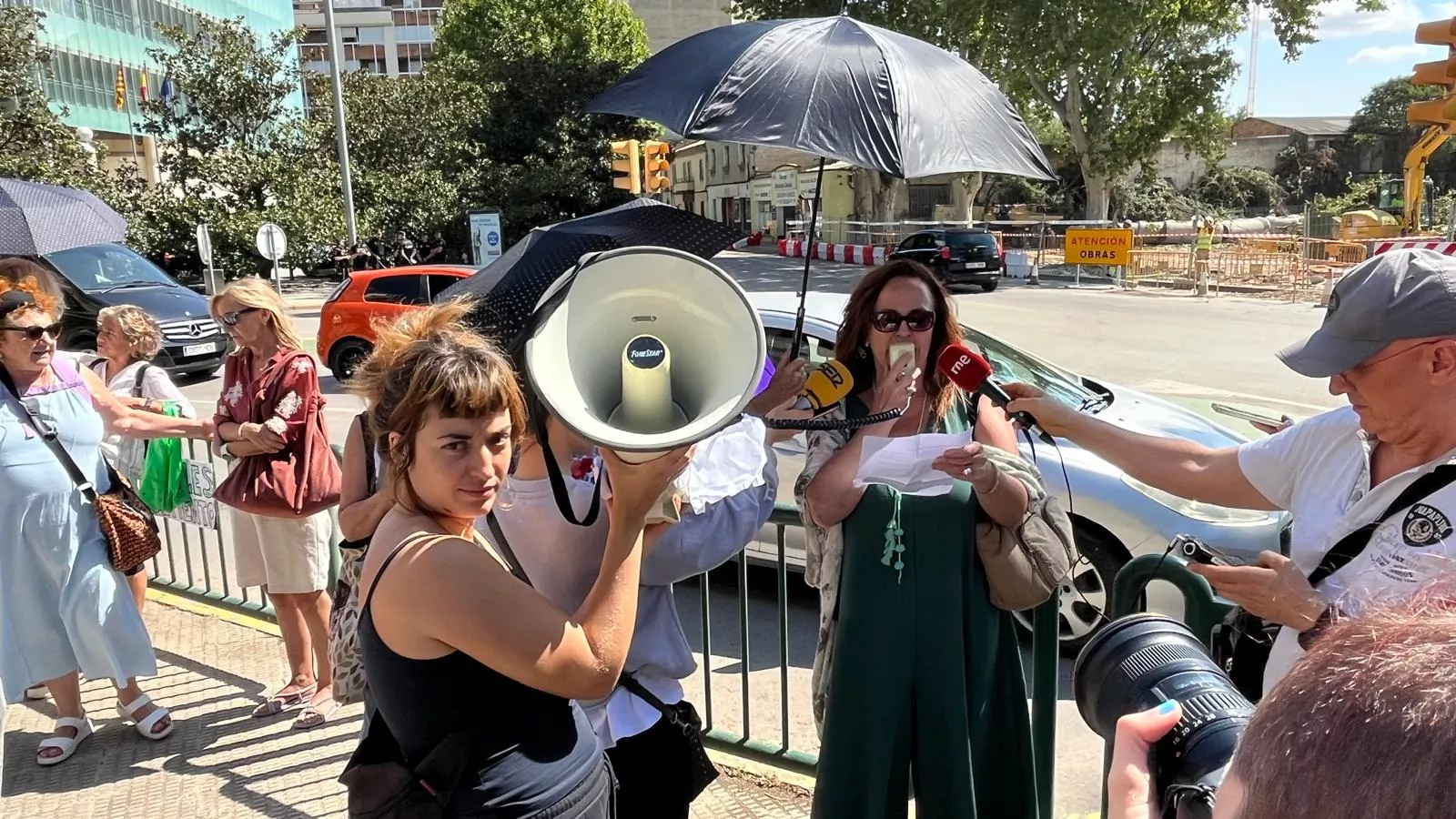 Concentración de la plataforma Árboles Vivos Huesca contra la tala de árboles. Foto Mercedes Manterola
