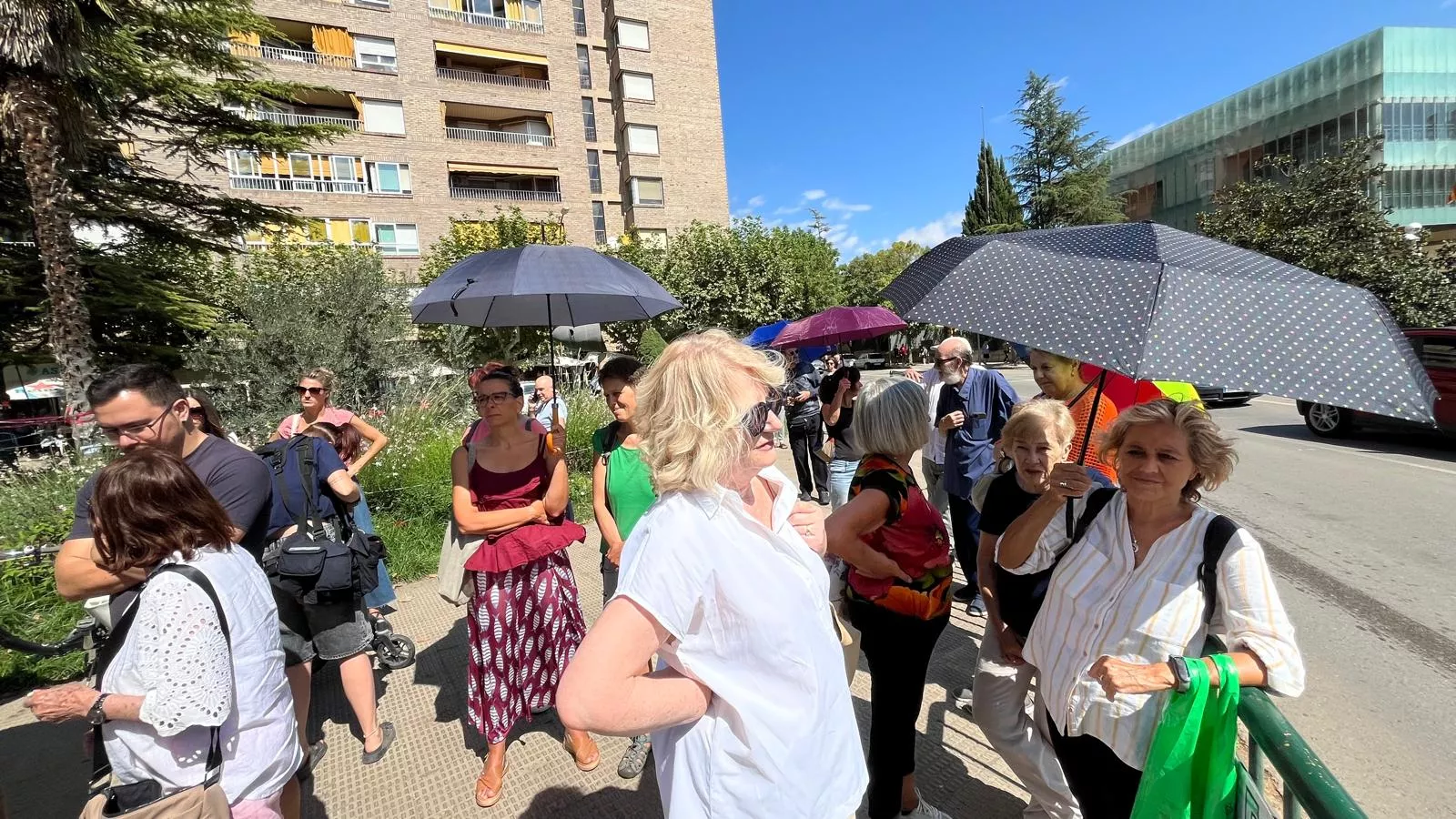 Concentración de la plataforma Árboles Vivos Huesca contra la tala de árboles. Foto Mercedes Manterola