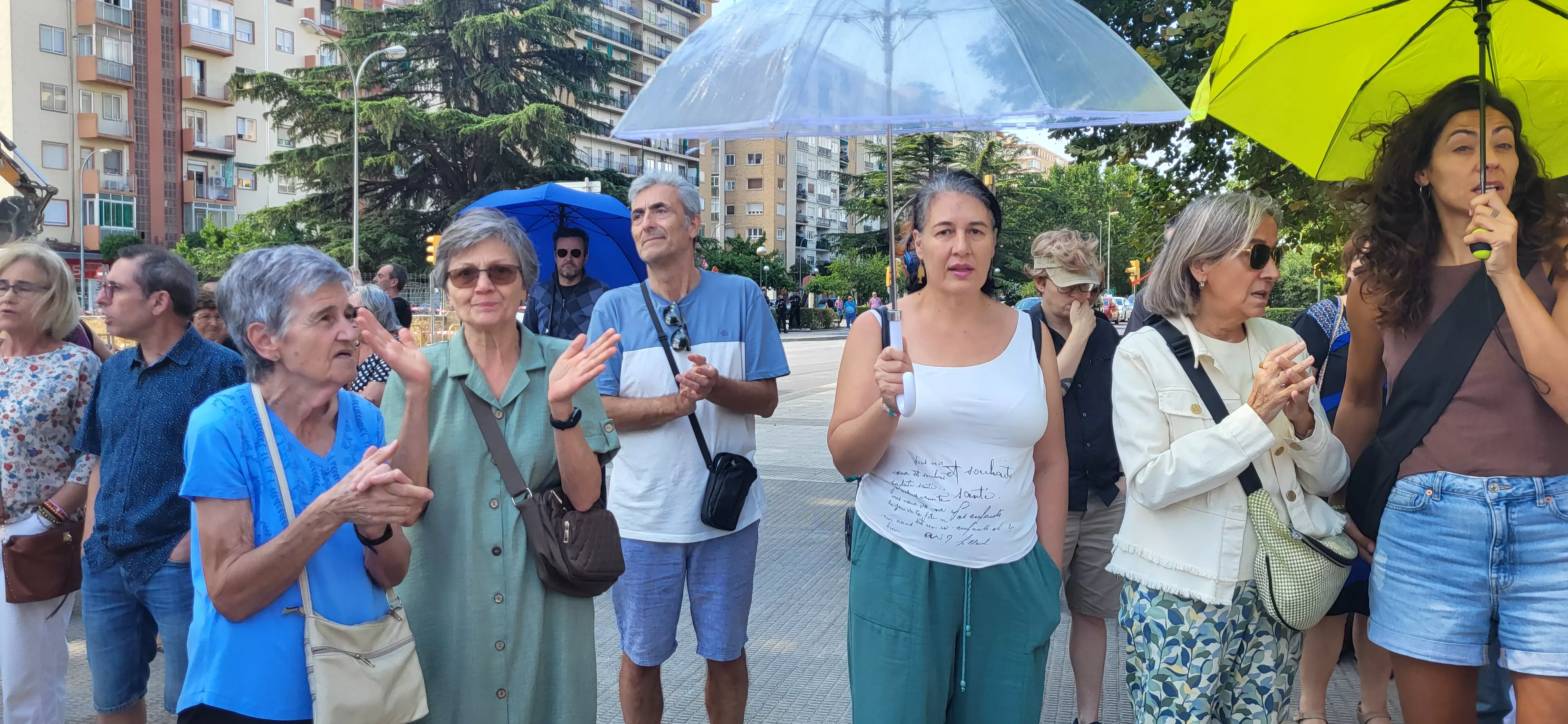 Concentración de la plataforma Árboles Vivos Huesca contra la tala de árboles. Foto Mercedes Manterola
