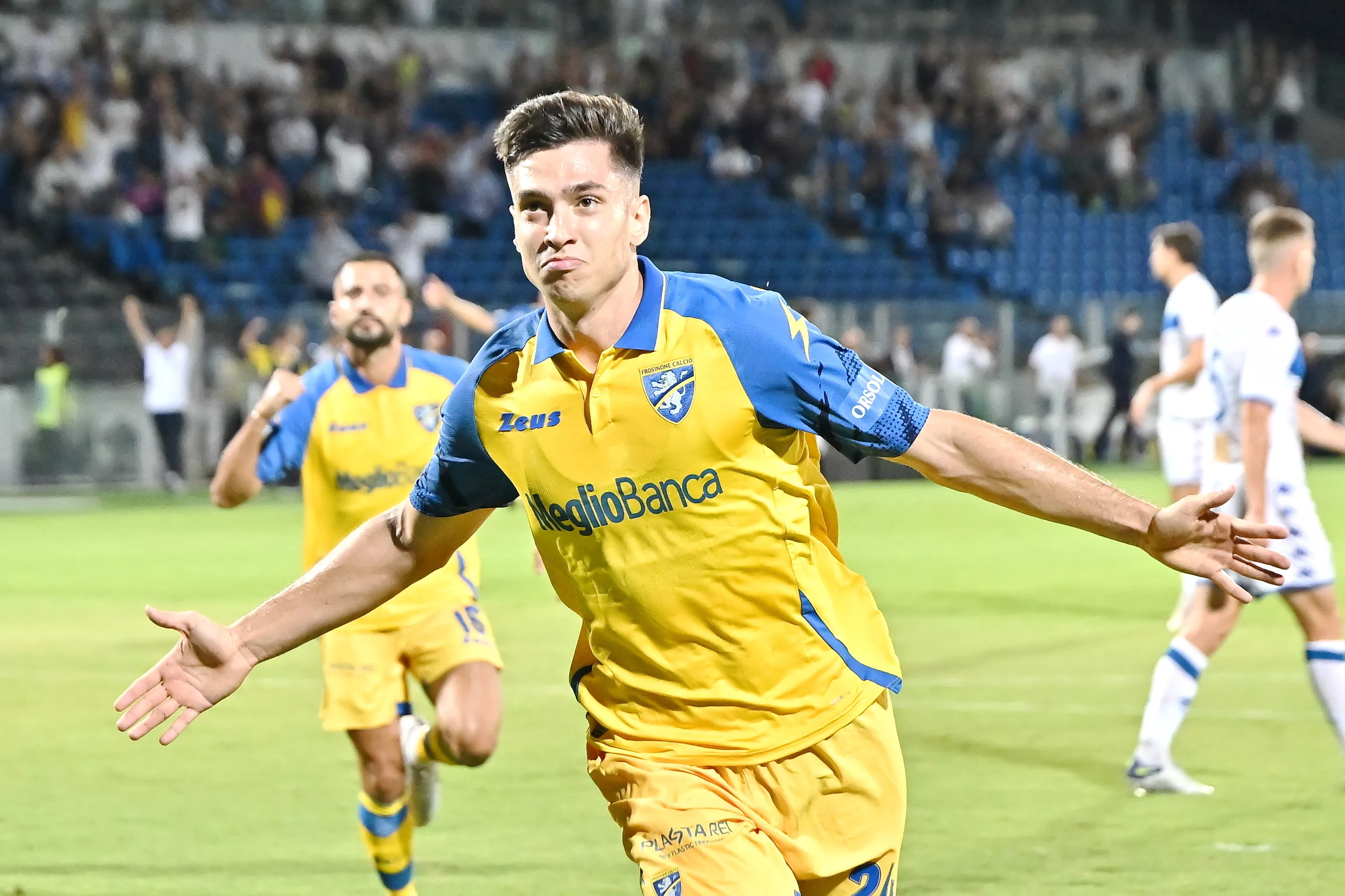 Luca Moro con la camiseta del Frosinone