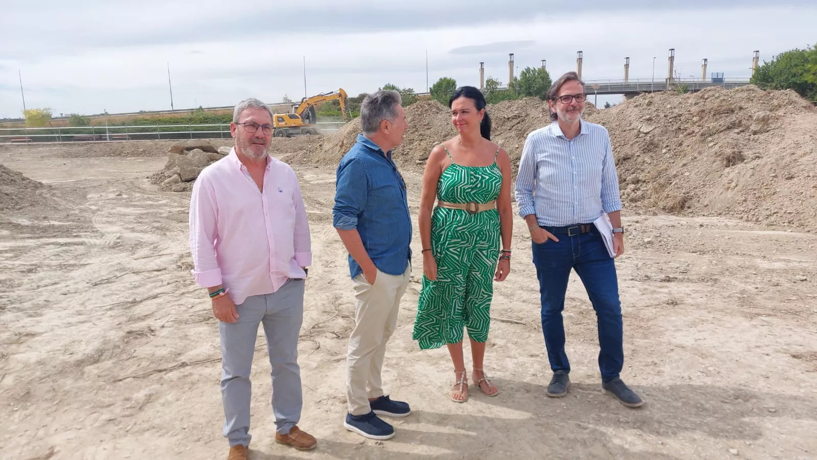 La alcaladesa y los ediles, en la zona de obras